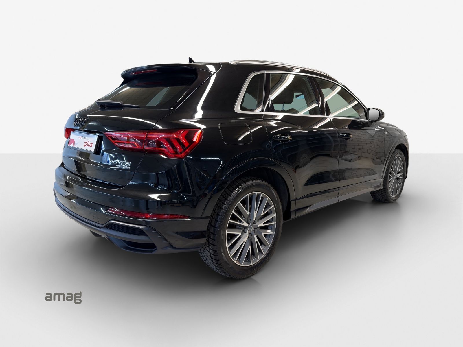 AUDI Q3 45 TFSI S line quattro S-tronic-image-4