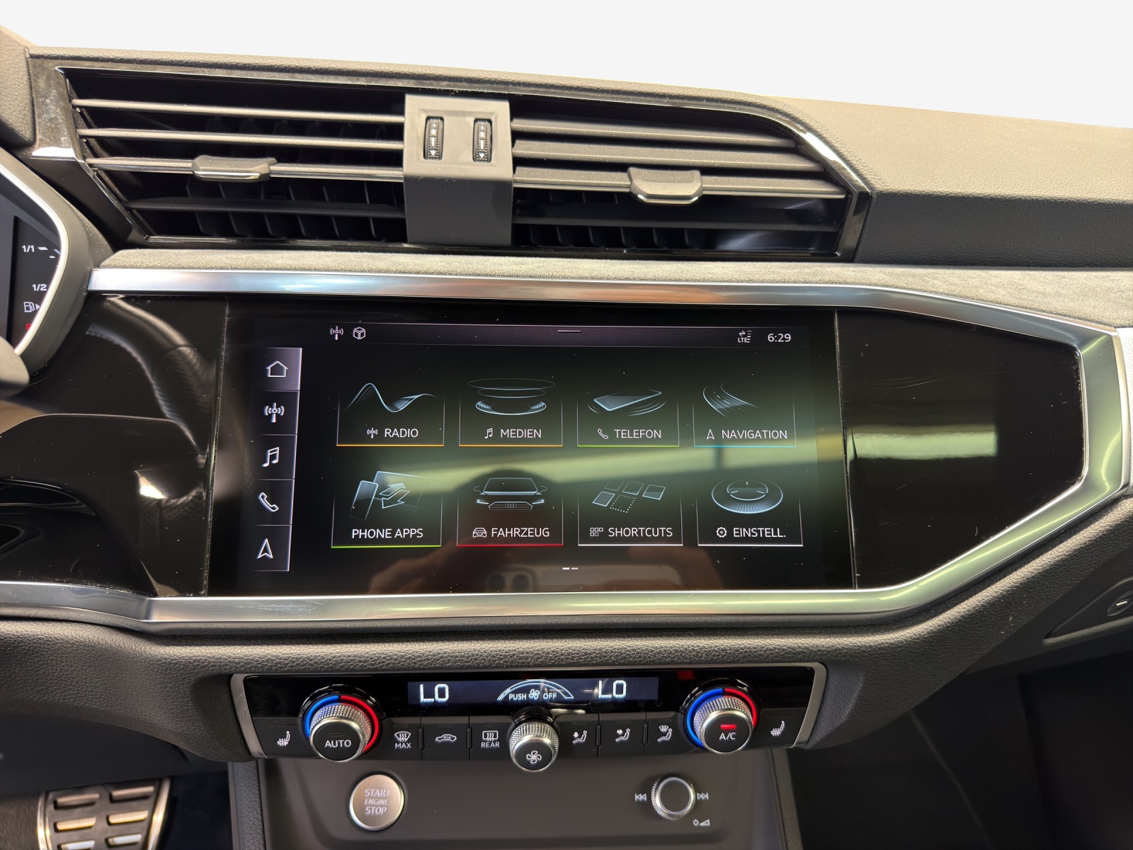 AUDI Q3 45 TFSI S line quattro S-tronic-image-10