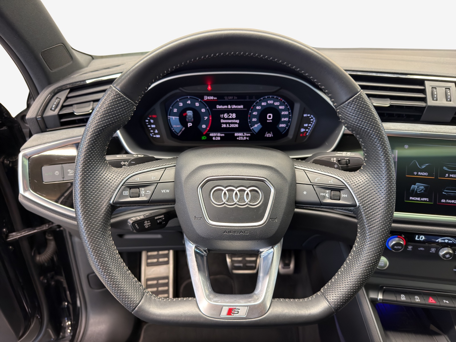 AUDI Q3 45 TFSI S line quattro S-tronic-image-9