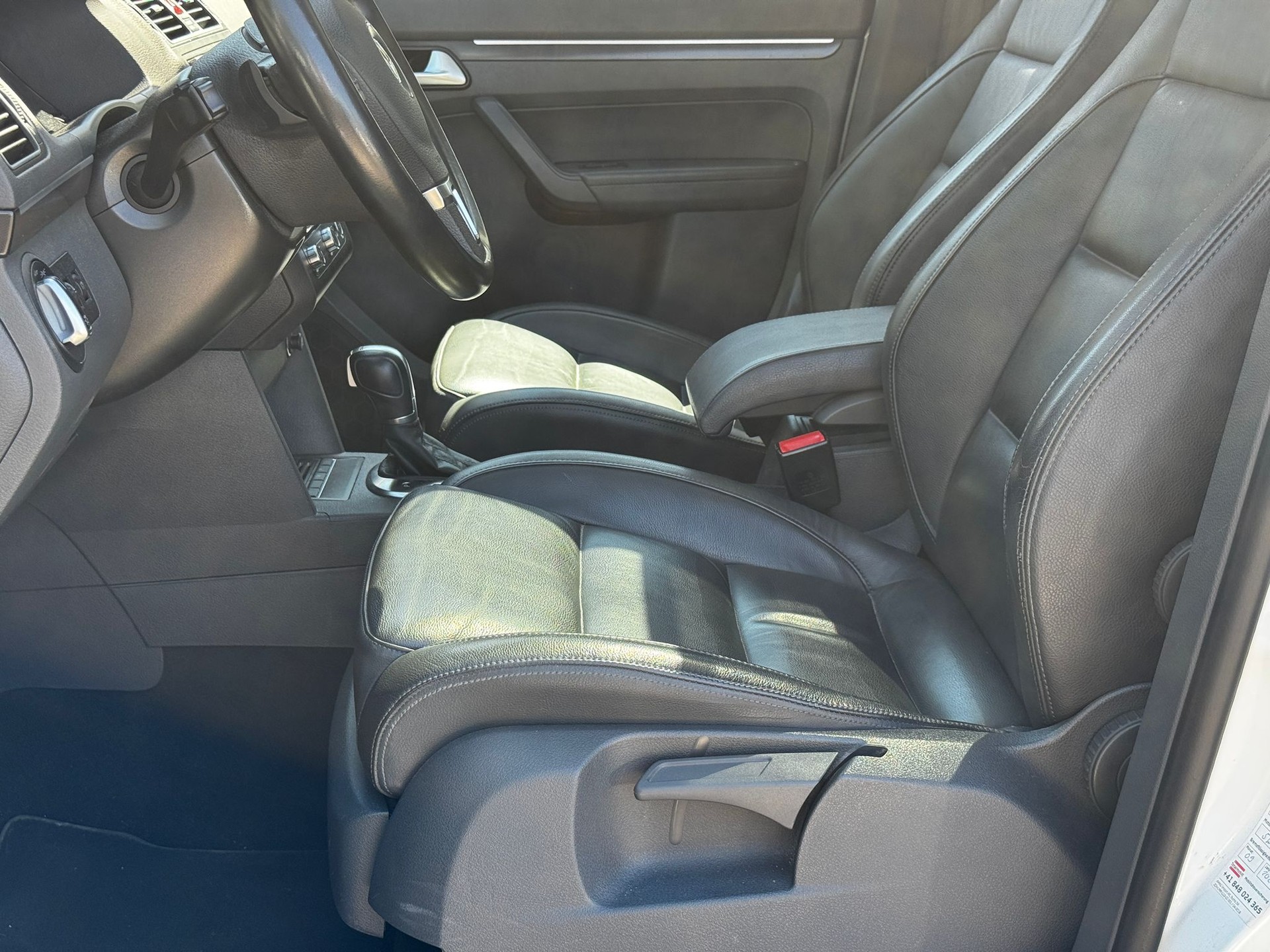 VW Touran 1.4 TSI Comfortline DSG-image-12