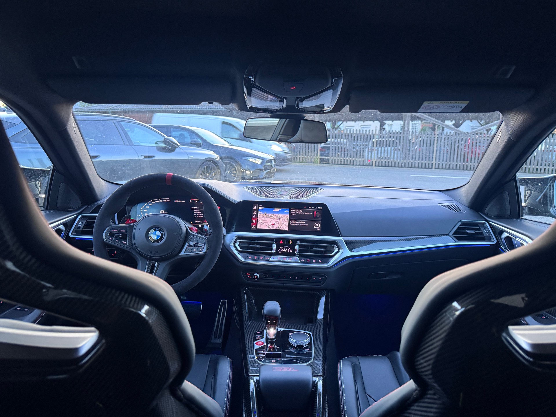 BMW M4 CSL Coupé-image-18