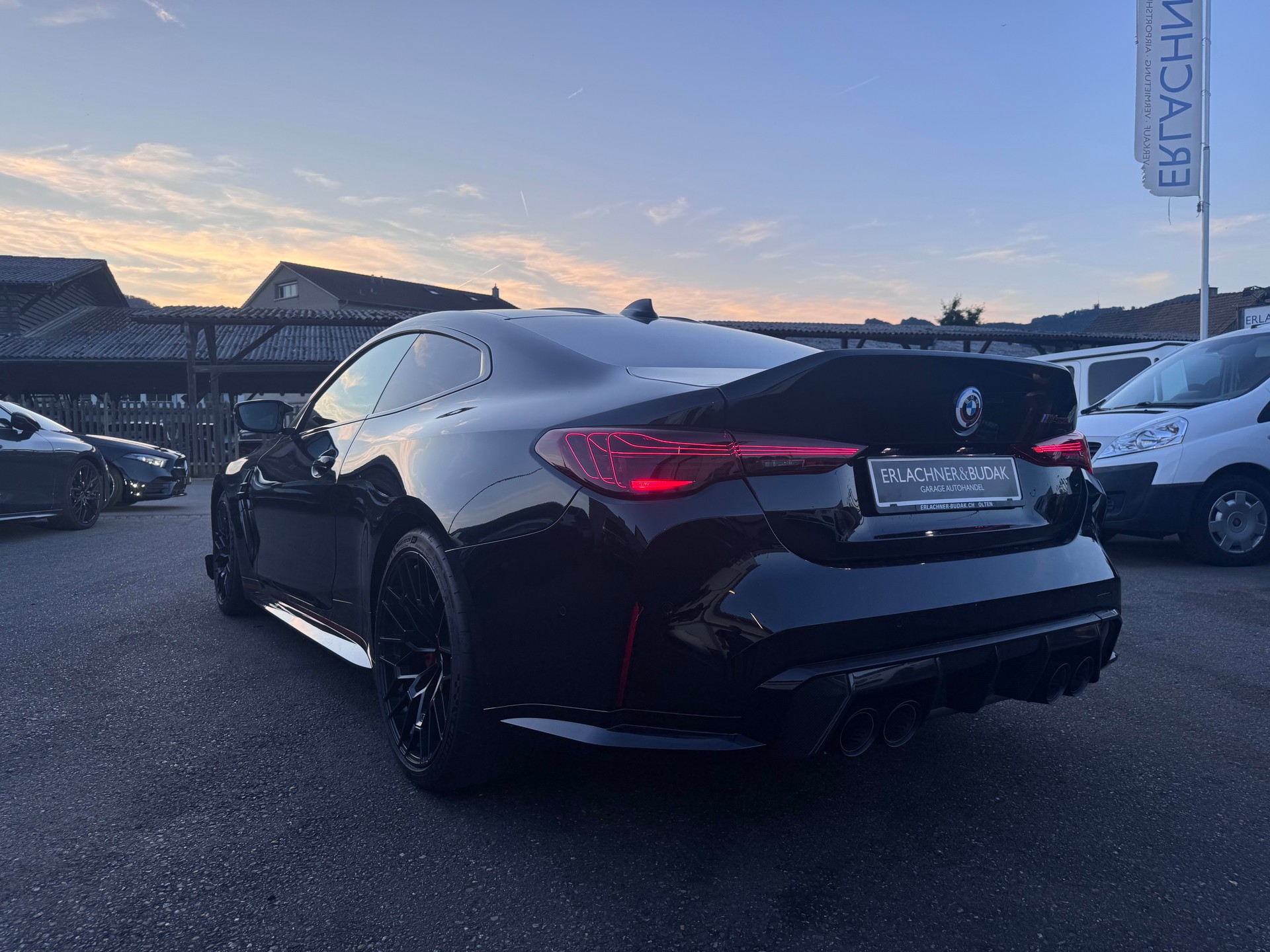 BMW M4 CSL Coupé-showroom-element-3
