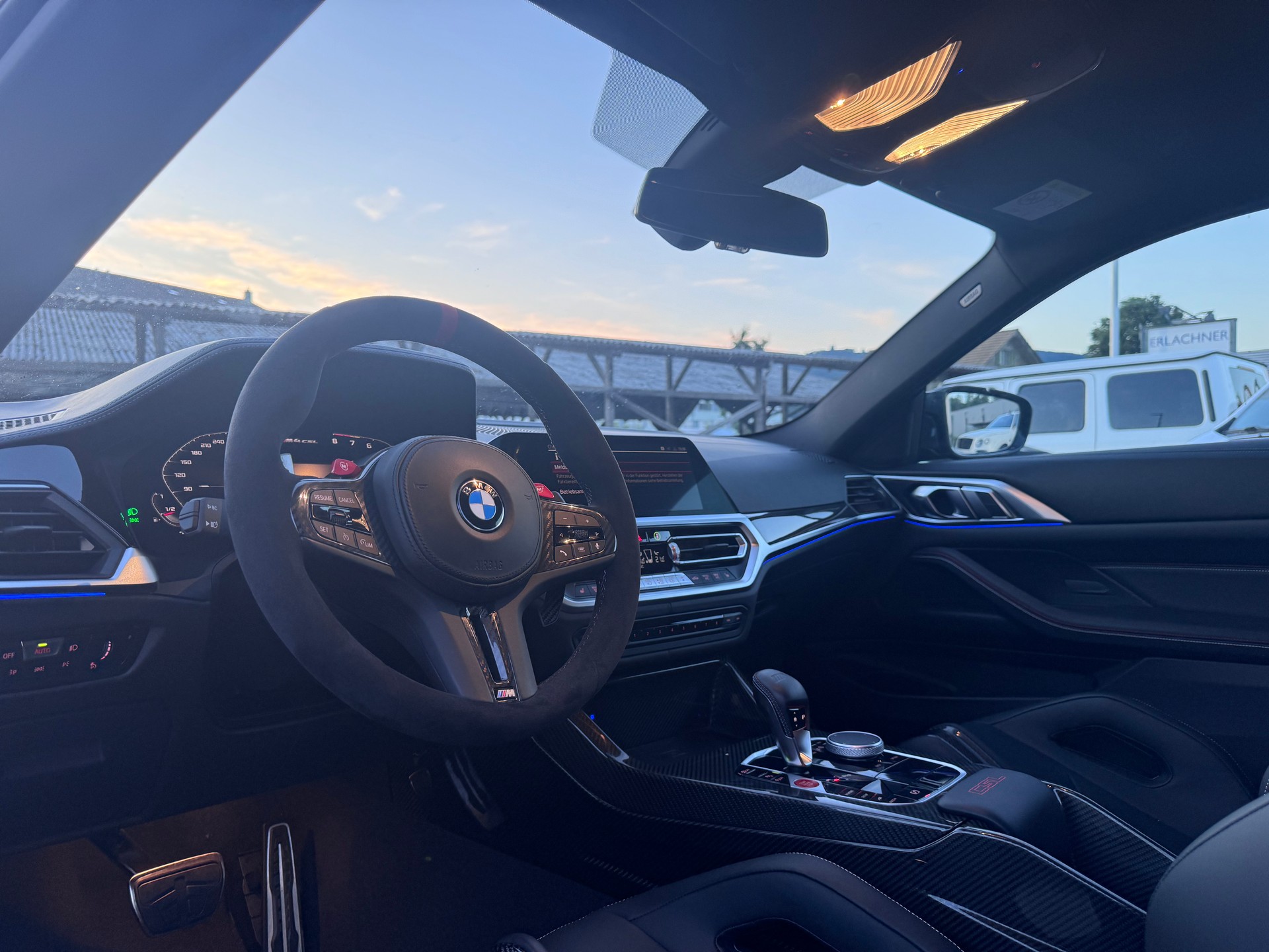 BMW M4 CSL Coupé-image-13