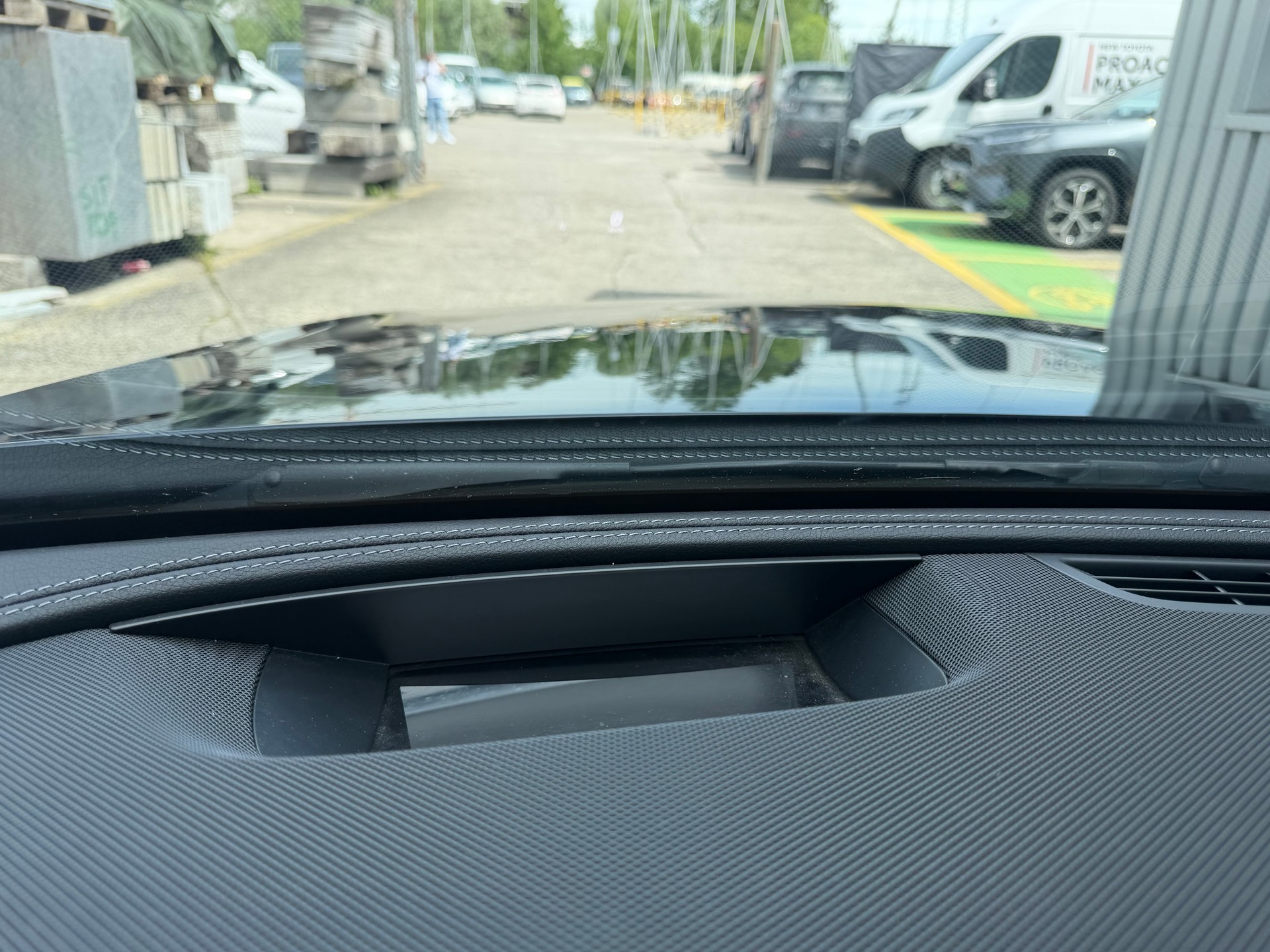 MERCEDES-BENZ E 220 d AMG Line 9G-Tronic-image-15