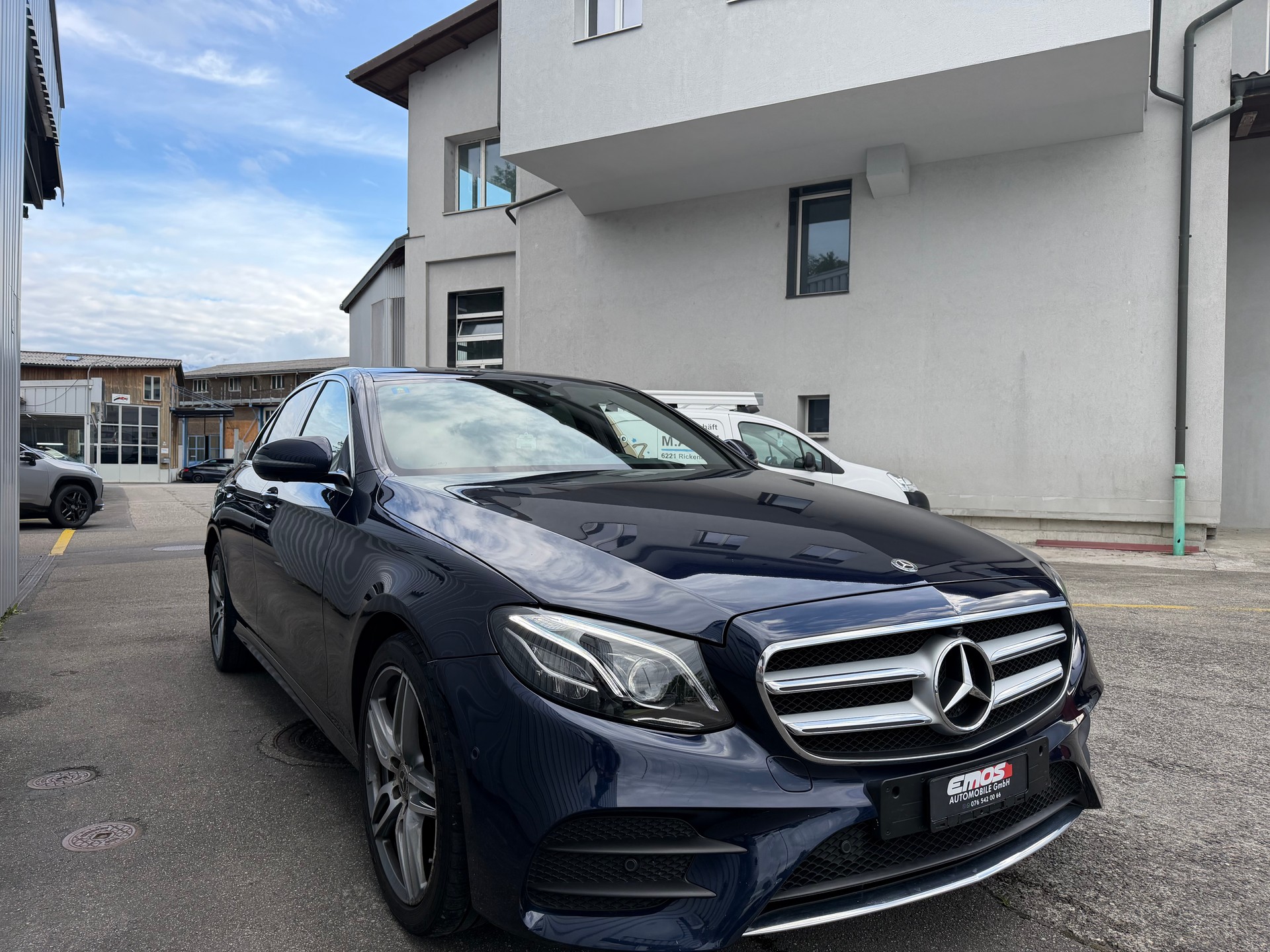 MERCEDES-BENZ E 220 d AMG Line 9G-Tronic-image-1