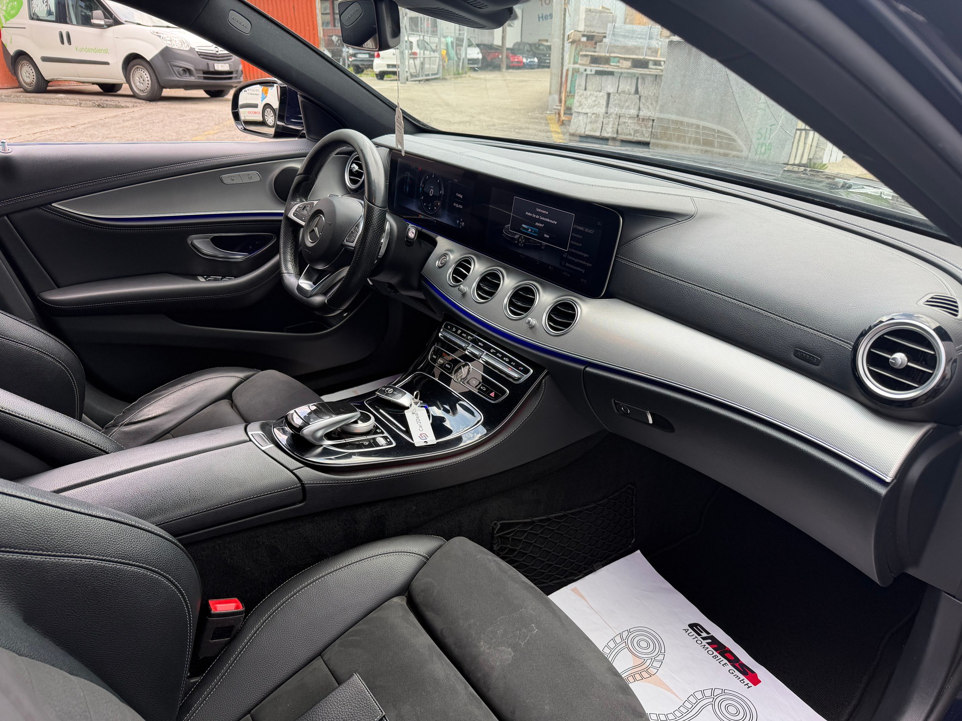MERCEDES-BENZ E 220 d AMG Line 9G-Tronic-image-9