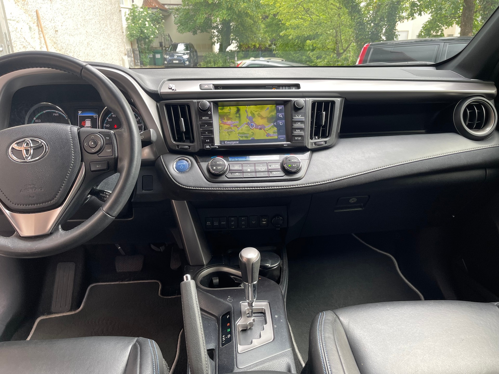 TOYOTA 2.5 HSD Trend-image-4