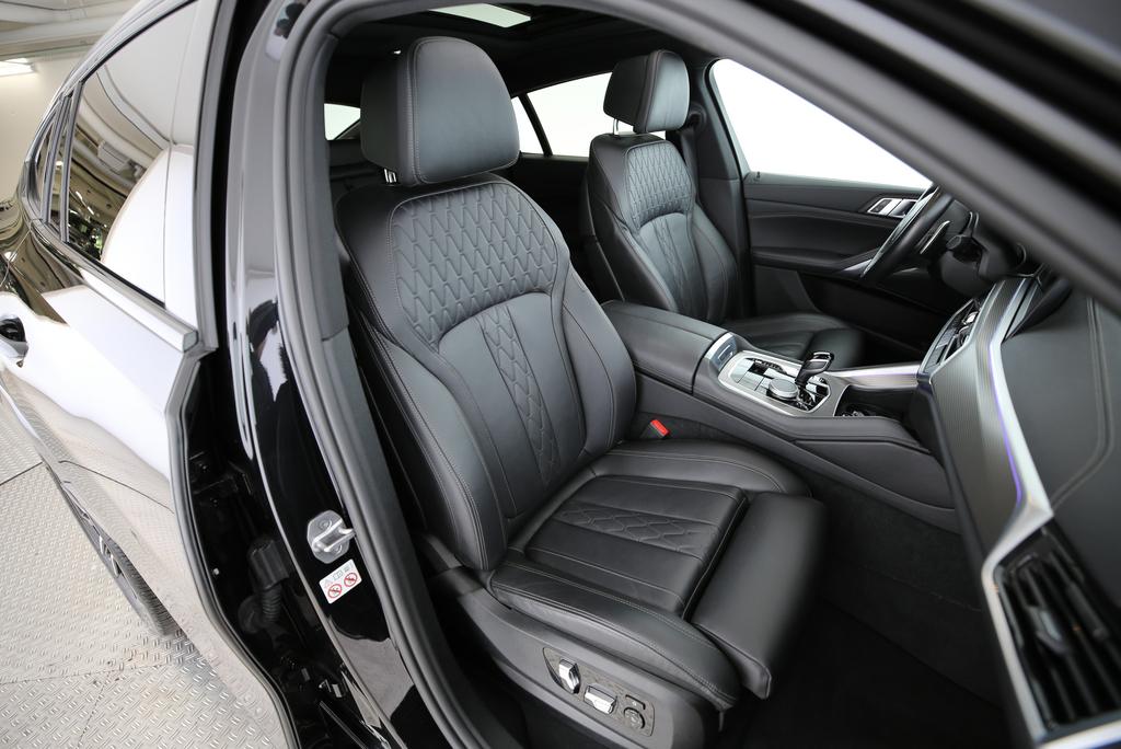 BMW X6 40i xDrive-image-12
