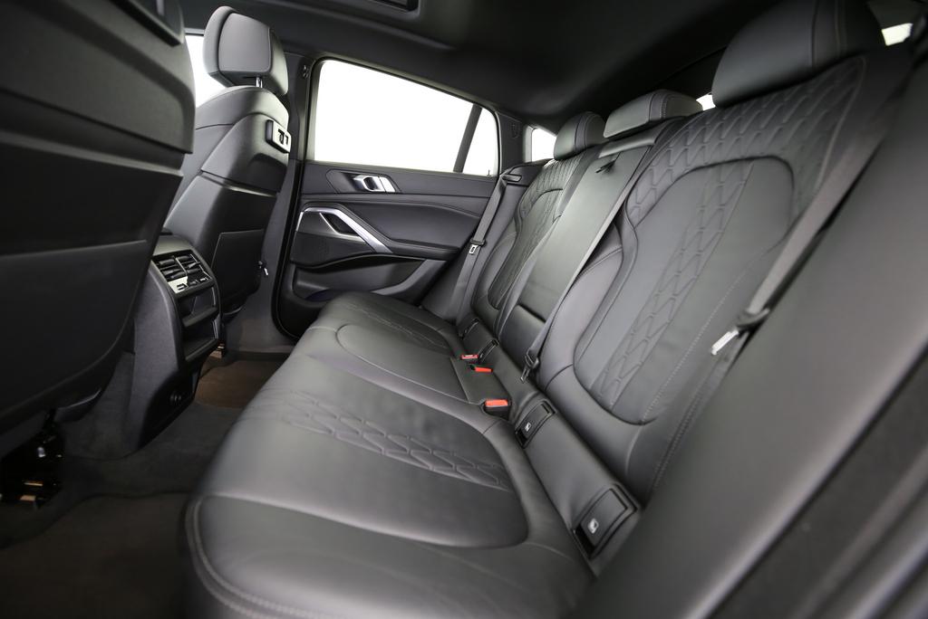 BMW X6 40i xDrive-image-13