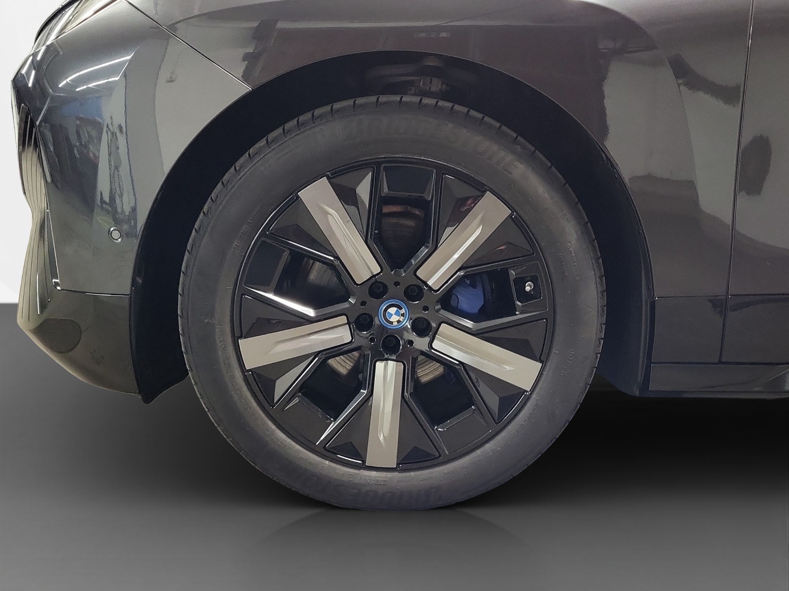 BMW iX xDrive50 M-Sport-image-8