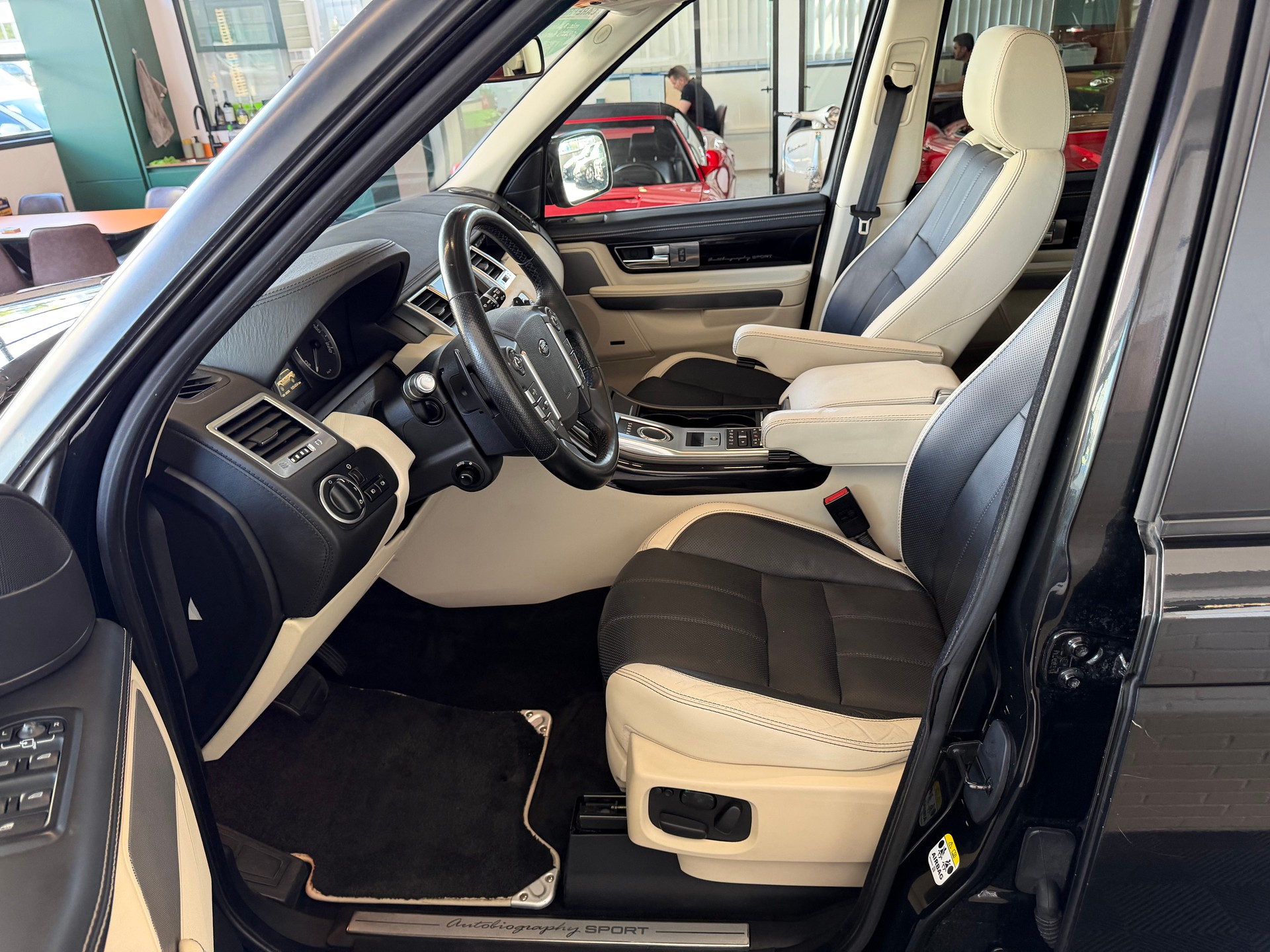LAND ROVER Range Rover Sport 3.0 TDV6 Autobiography Automatic-image-10