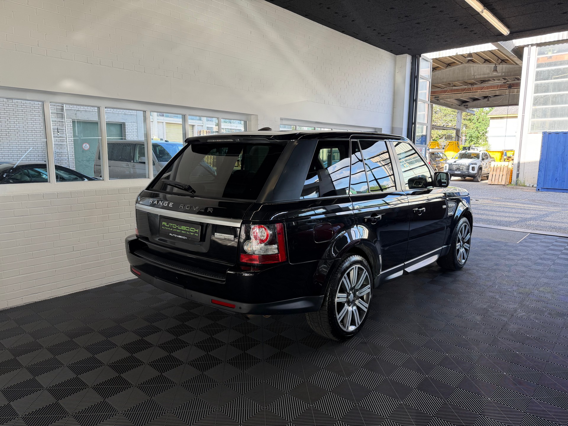 LAND ROVER Range Rover Sport 3.0 TDV6 Autobiography Automatic-image-2
