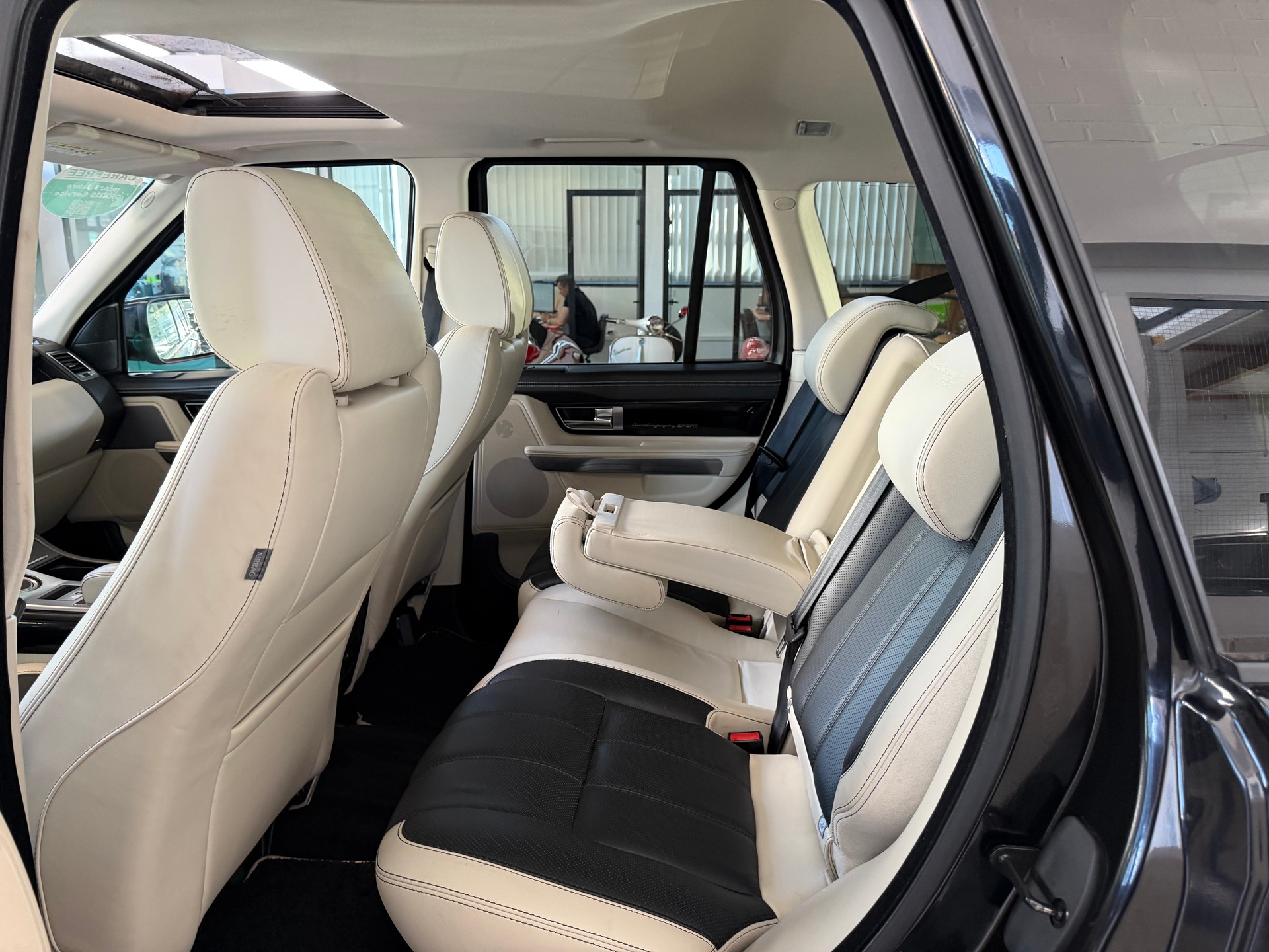 LAND ROVER Range Rover Sport 3.0 TDV6 Autobiography Automatic-image-13