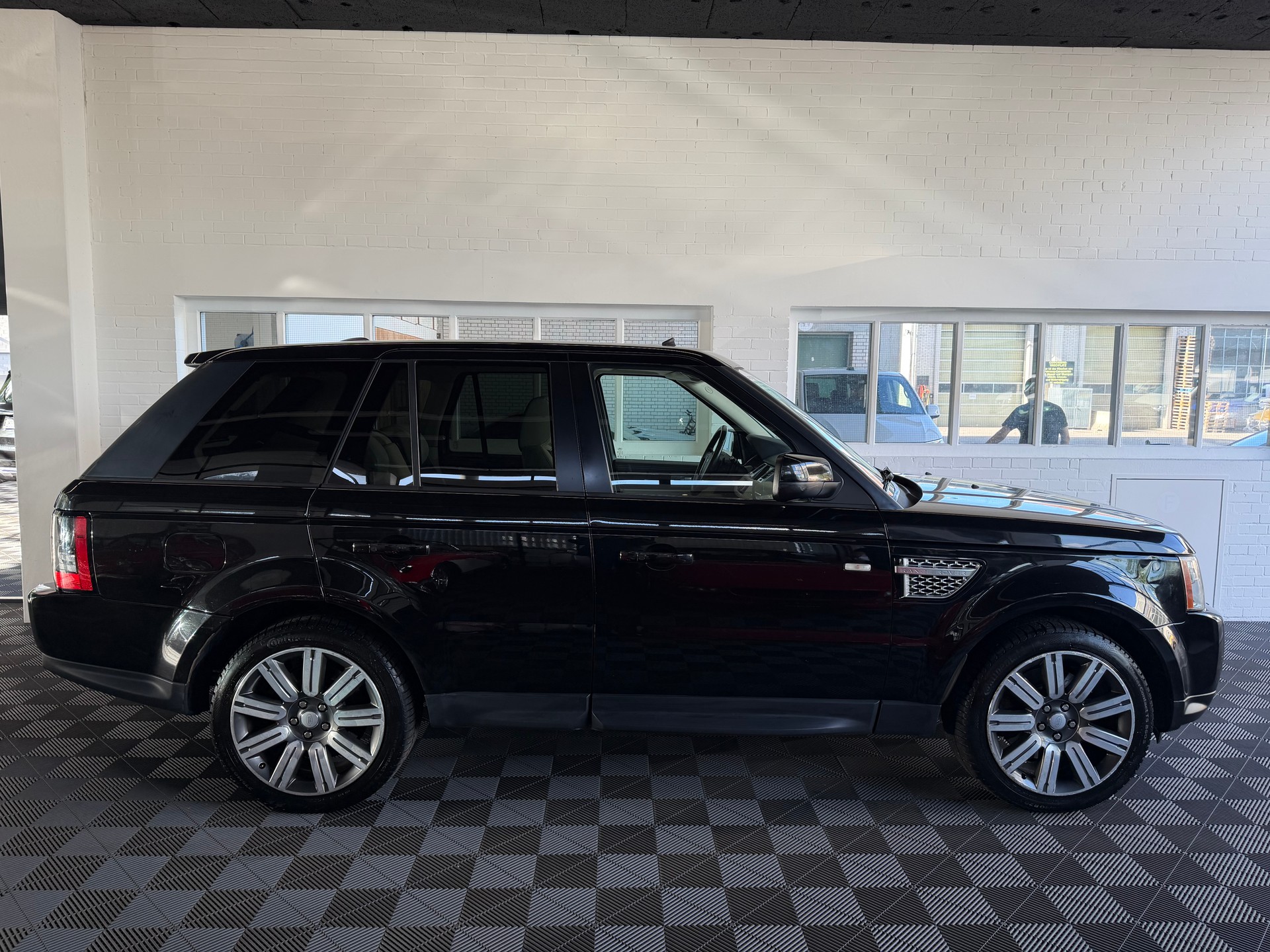LAND ROVER Range Rover Sport 3.0 TDV6 Autobiography Automatic-image-1