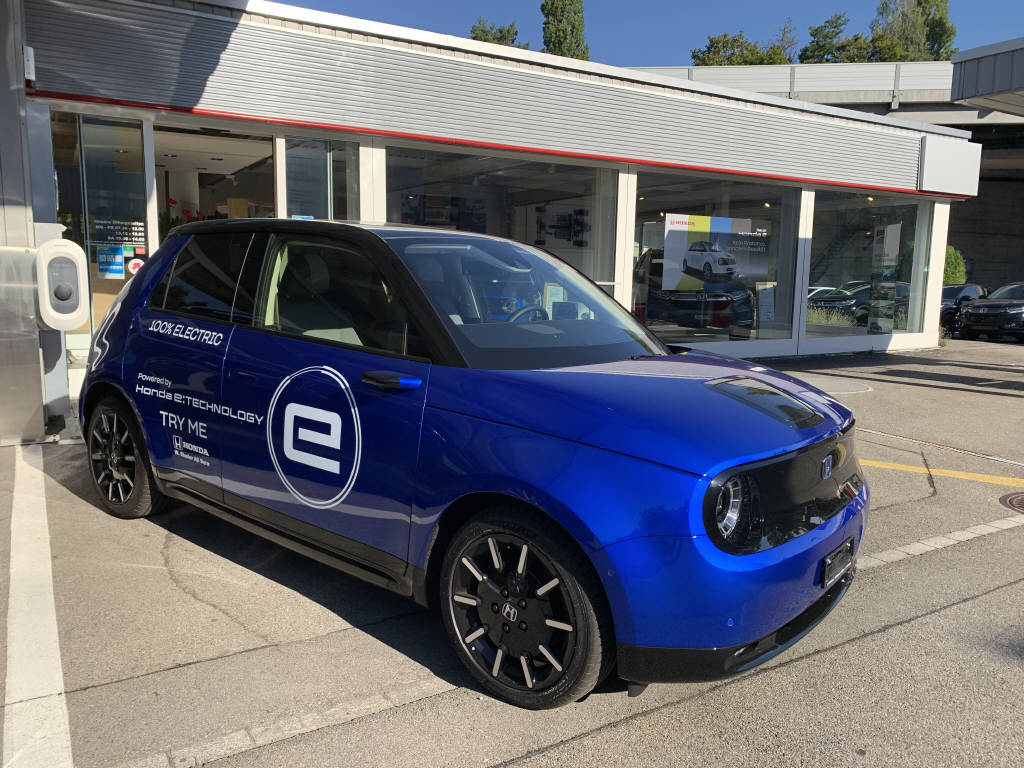 HONDA e electric-showroom-element-3