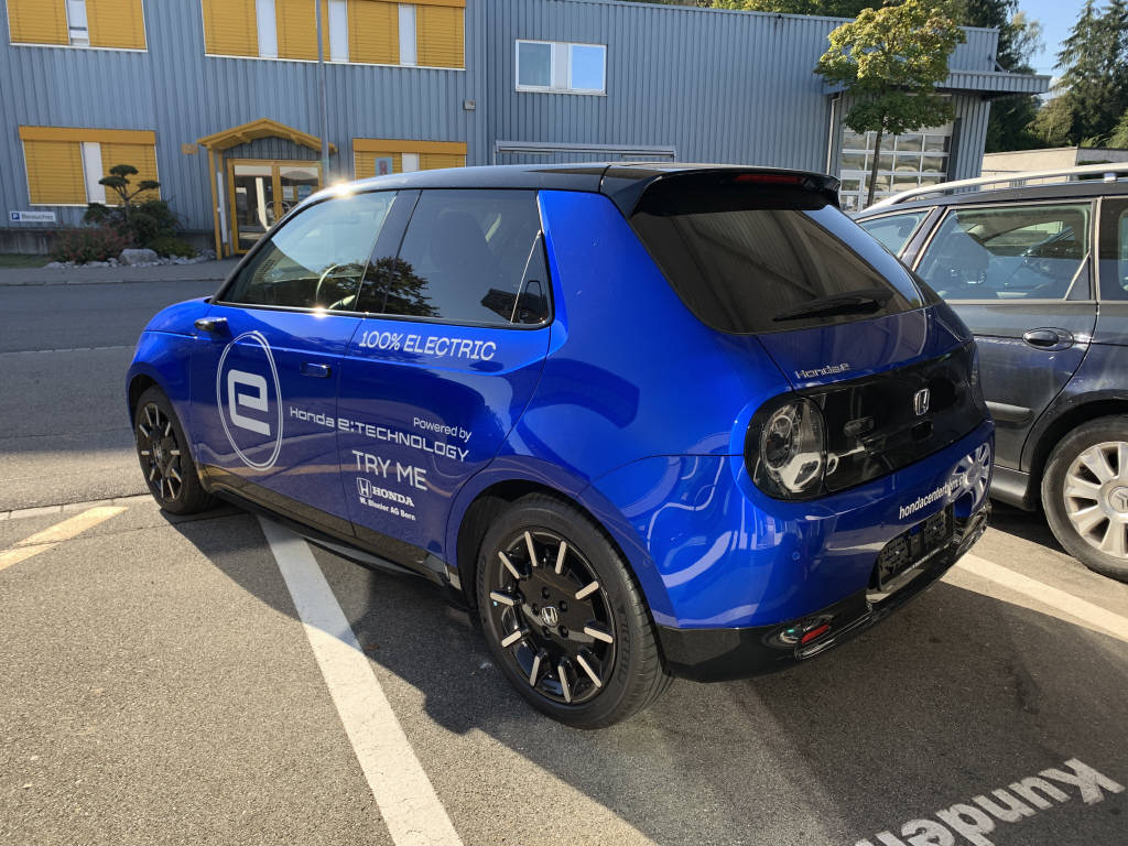 HONDA e electric-showroom-element-2