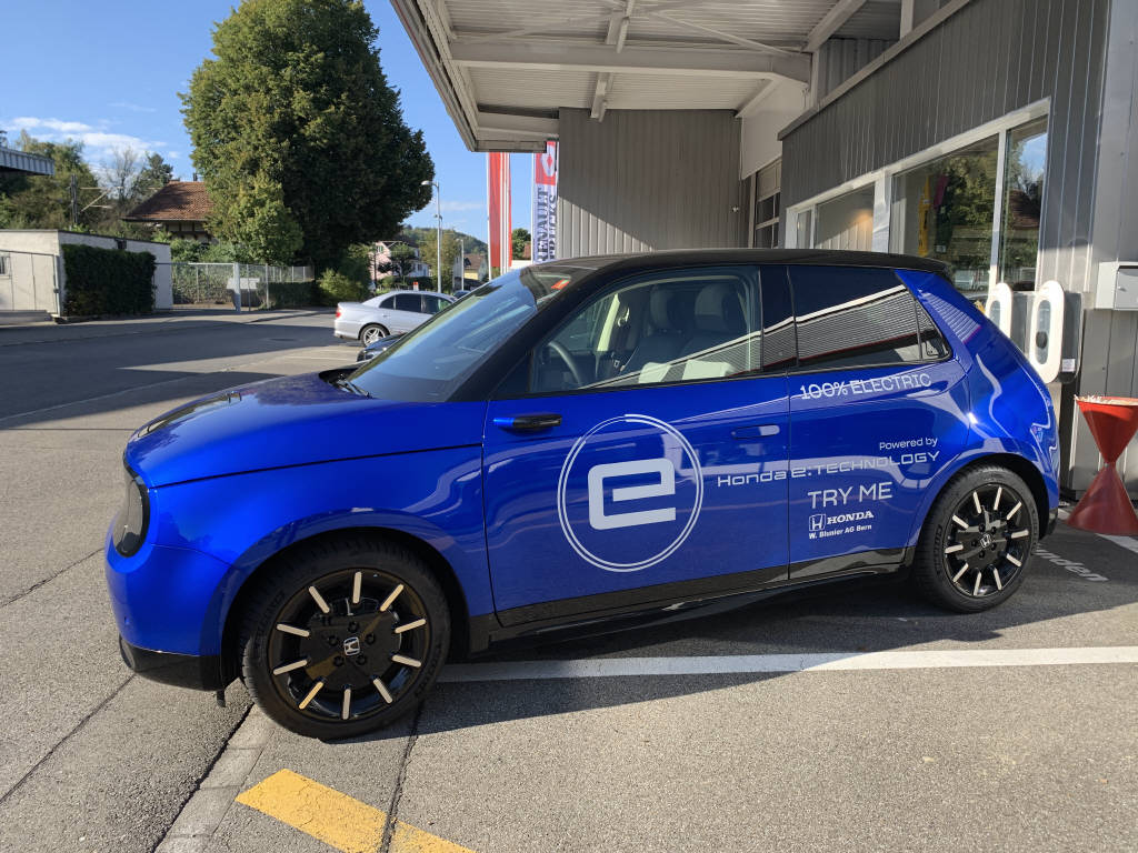 HONDA e electric-showroom-element-1