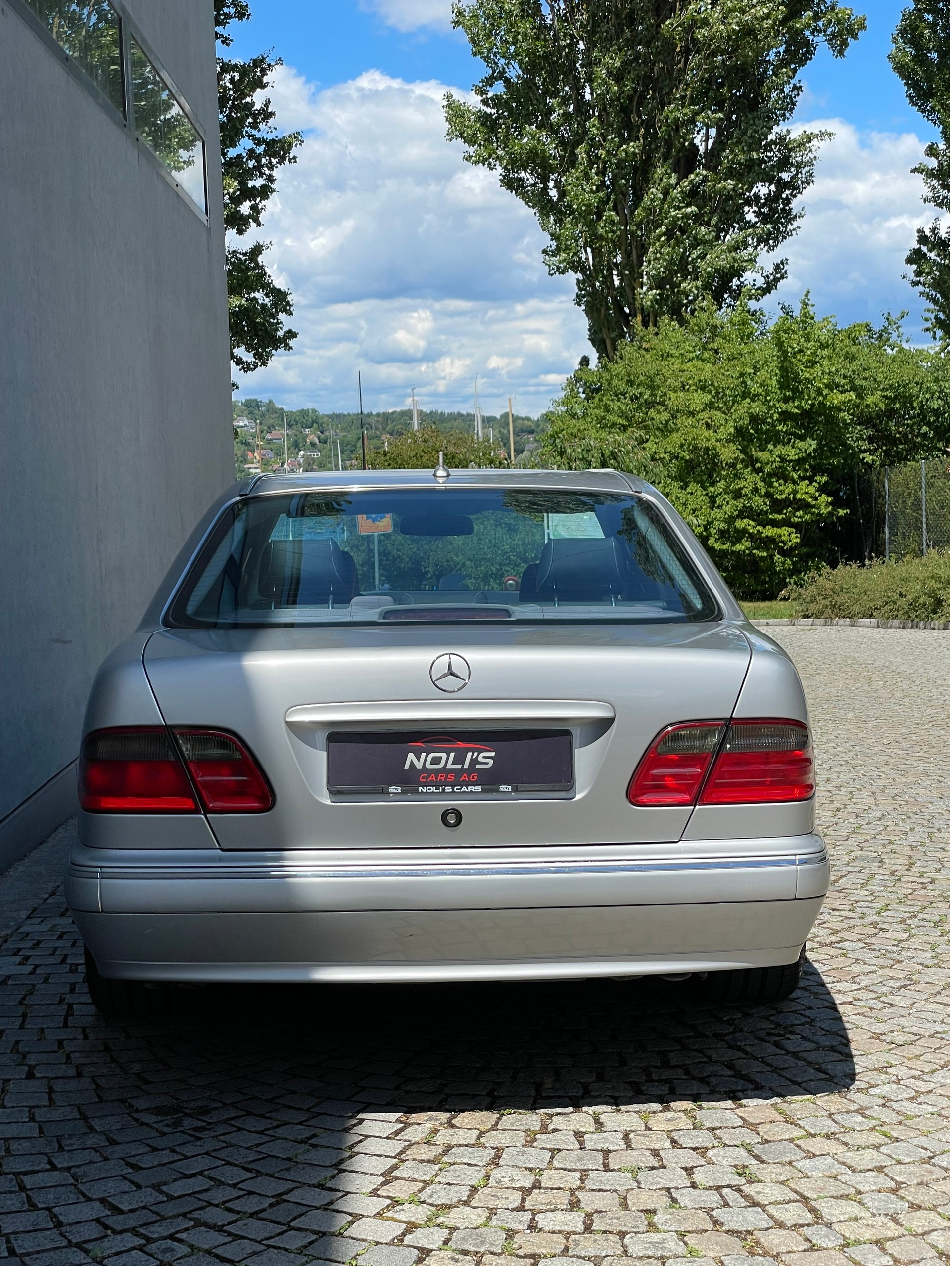 MERCEDES-BENZ E 240 Avantgarde-image-8