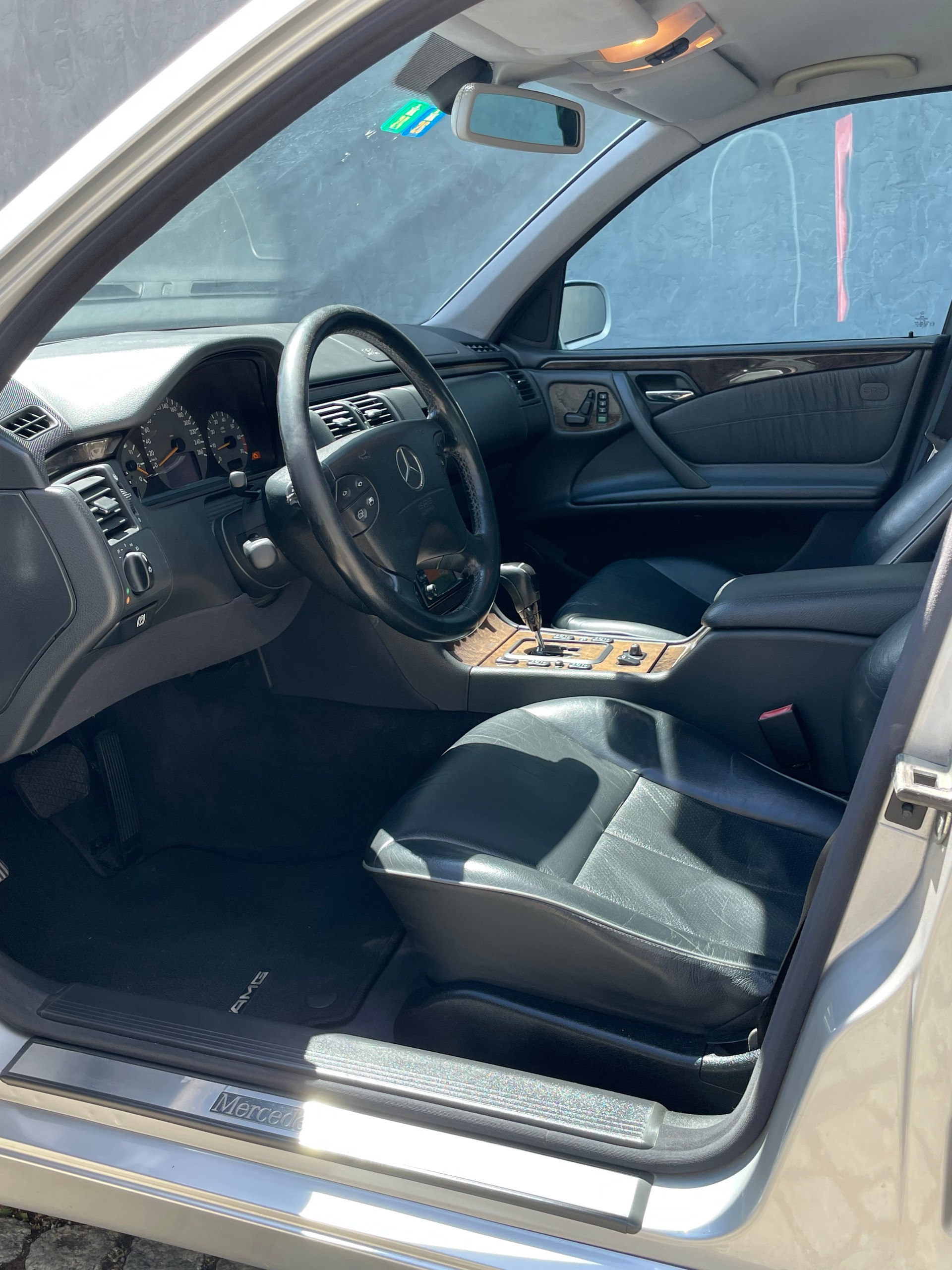 MERCEDES-BENZ E 240 Avantgarde-image-10