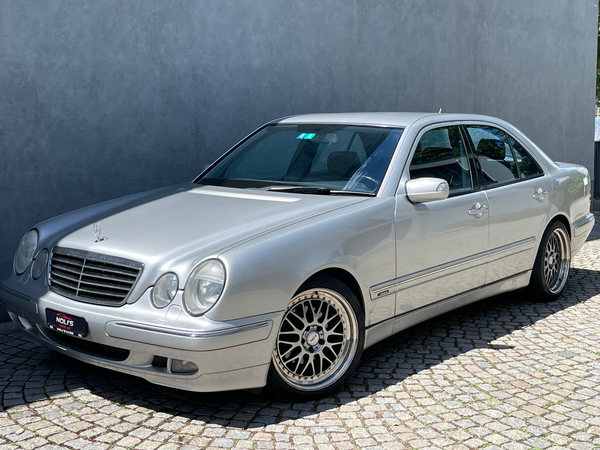 MERCEDES-BENZ E 240 Avantgarde-image-0
