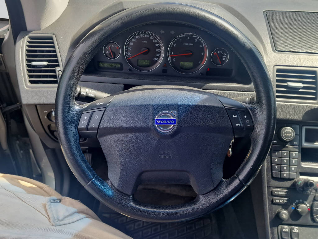 VOLVO XC90 2.5 T AWD-image-13