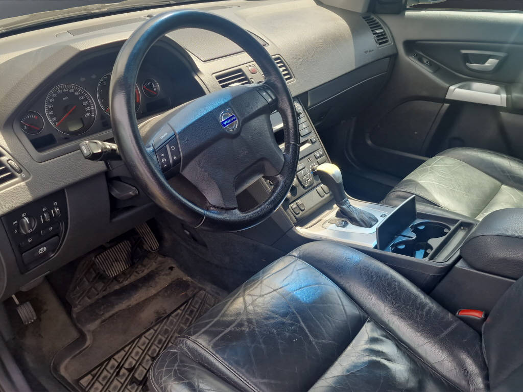 VOLVO XC90 2.5 T AWD-image-8