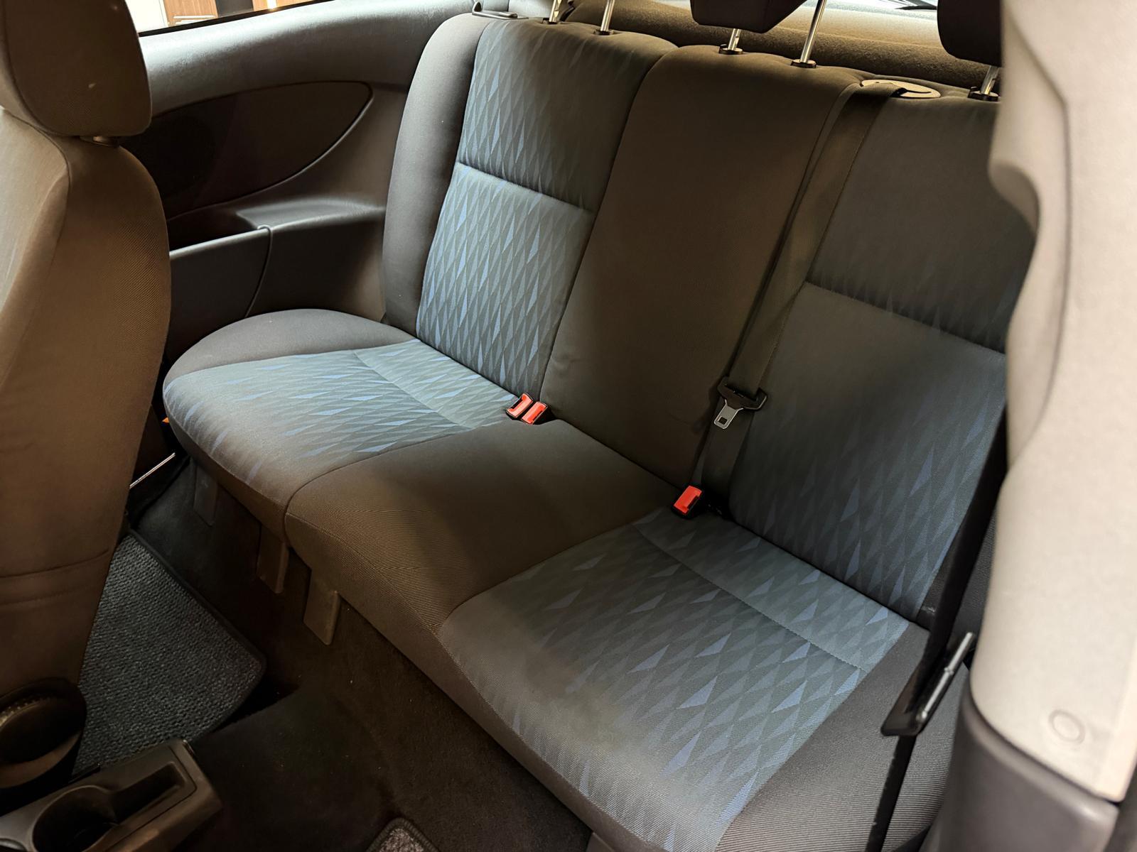 FORD Focus 1.6i 16V Ambiente-image-12