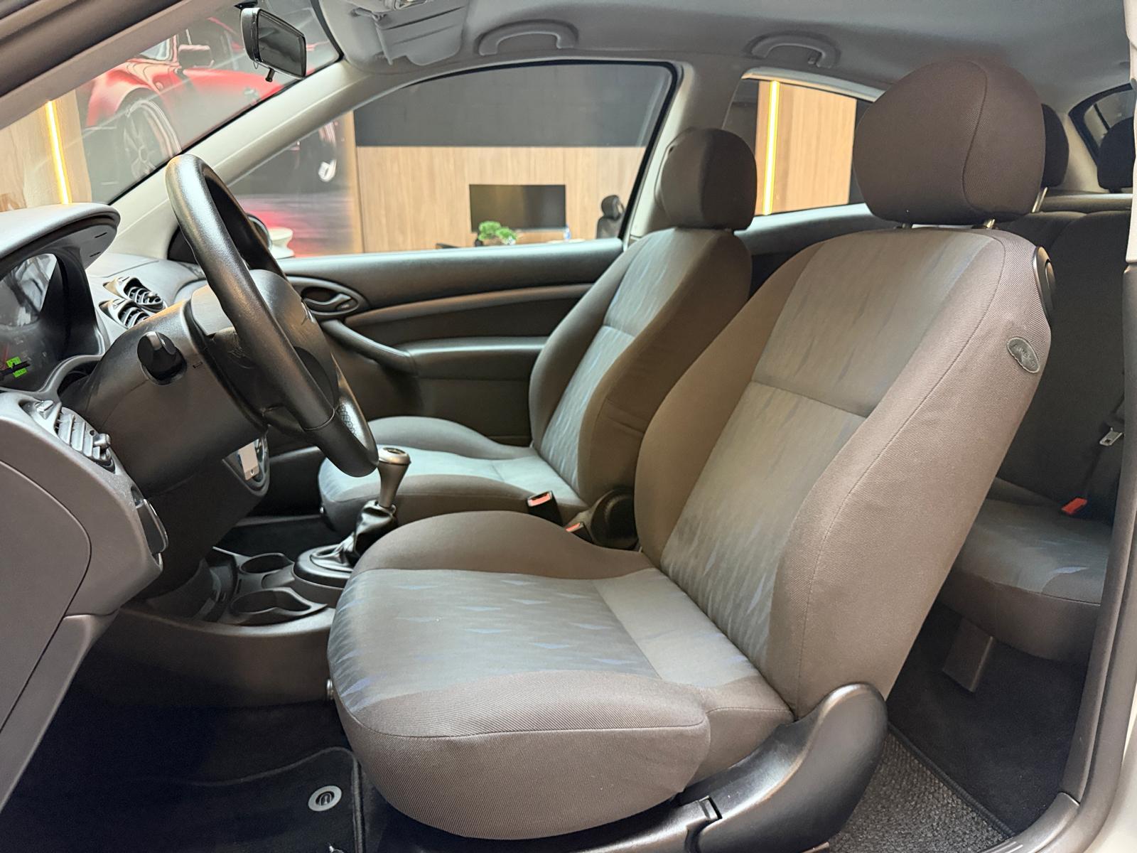 FORD Focus 1.6i 16V Ambiente-image-9