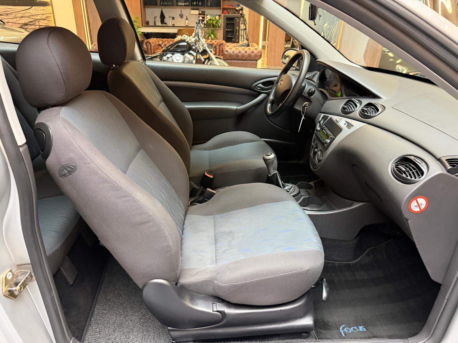 FORD Focus 1.6i 16V Ambiente-image-11