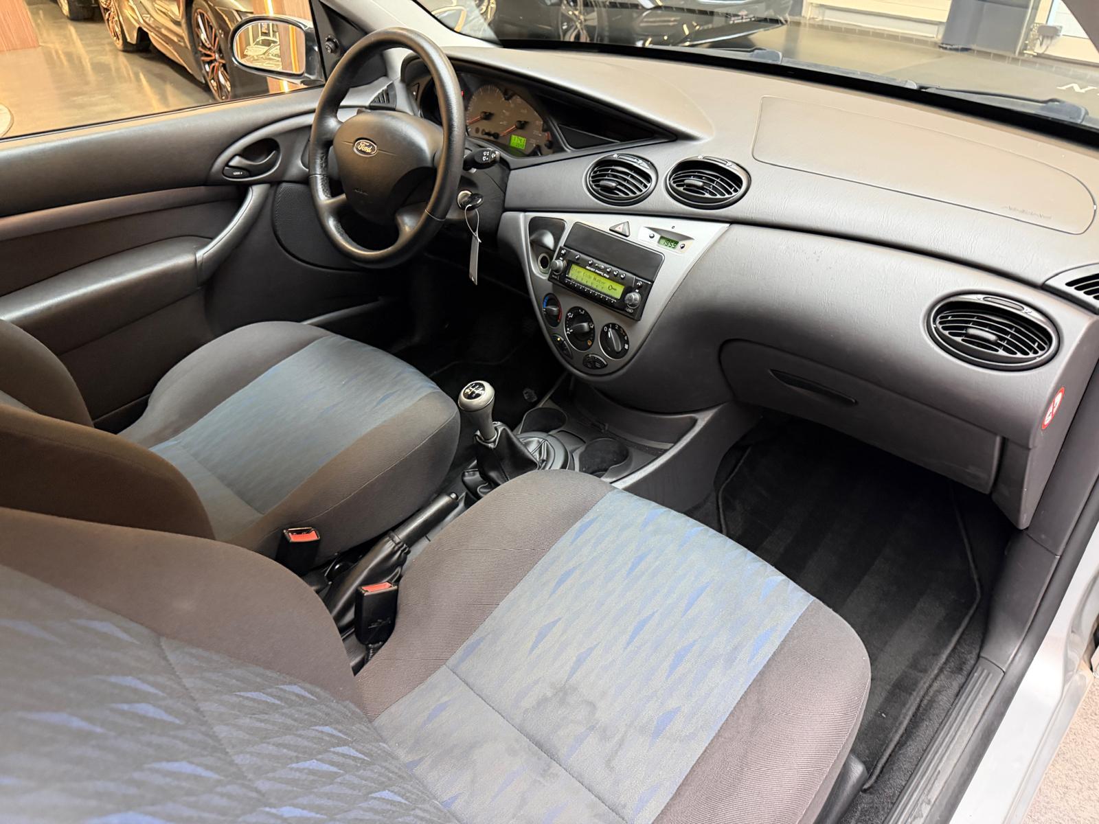 FORD Focus 1.6i 16V Ambiente-image-10