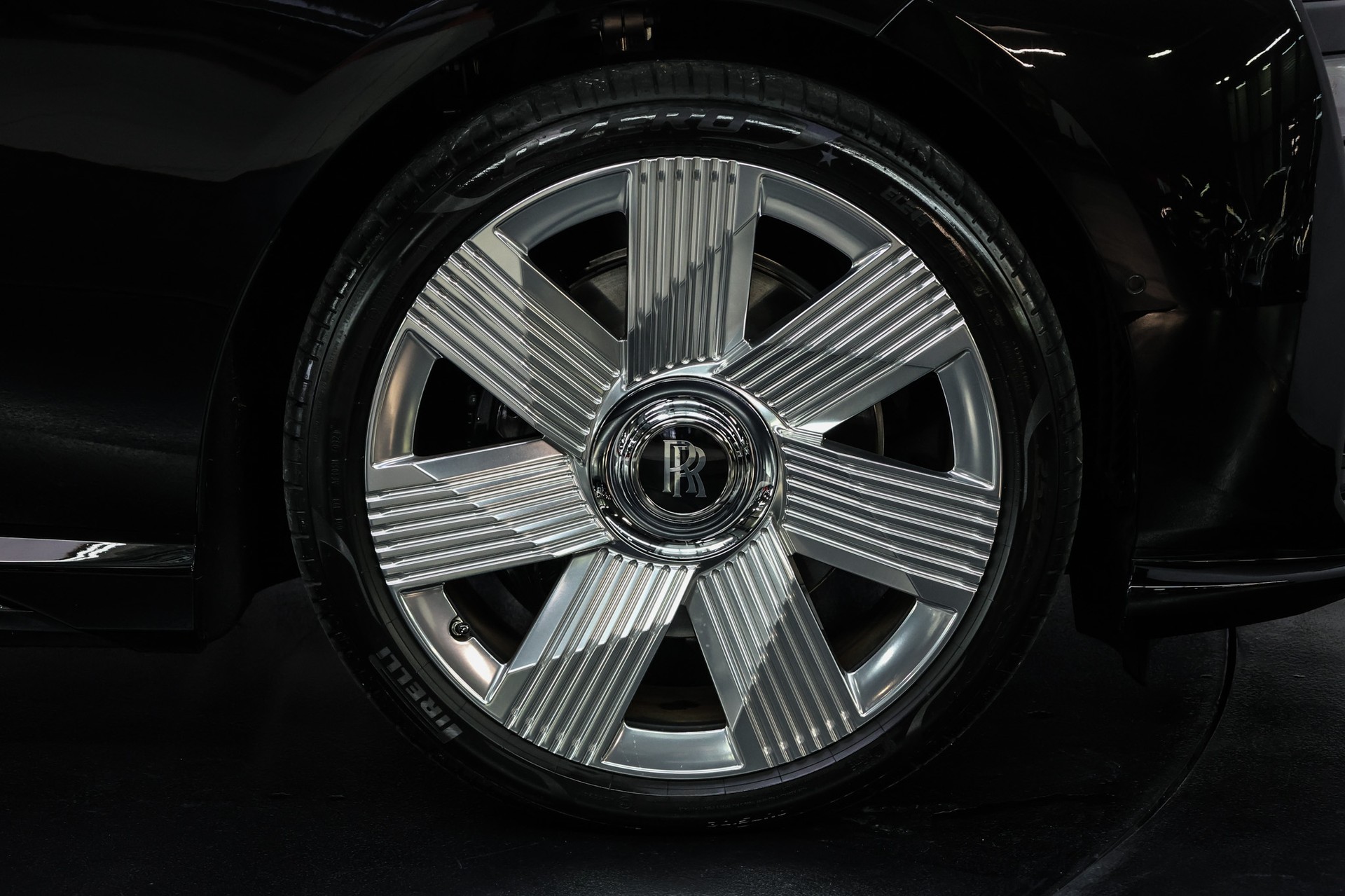 ROLLS-ROYCE Spectre-image-18