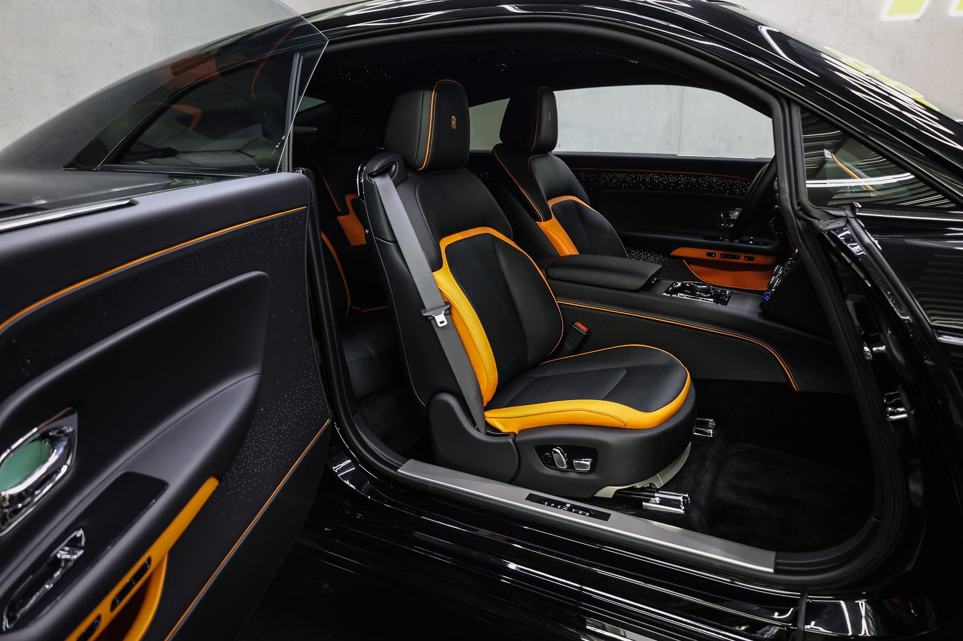 ROLLS-ROYCE Spectre-image-39