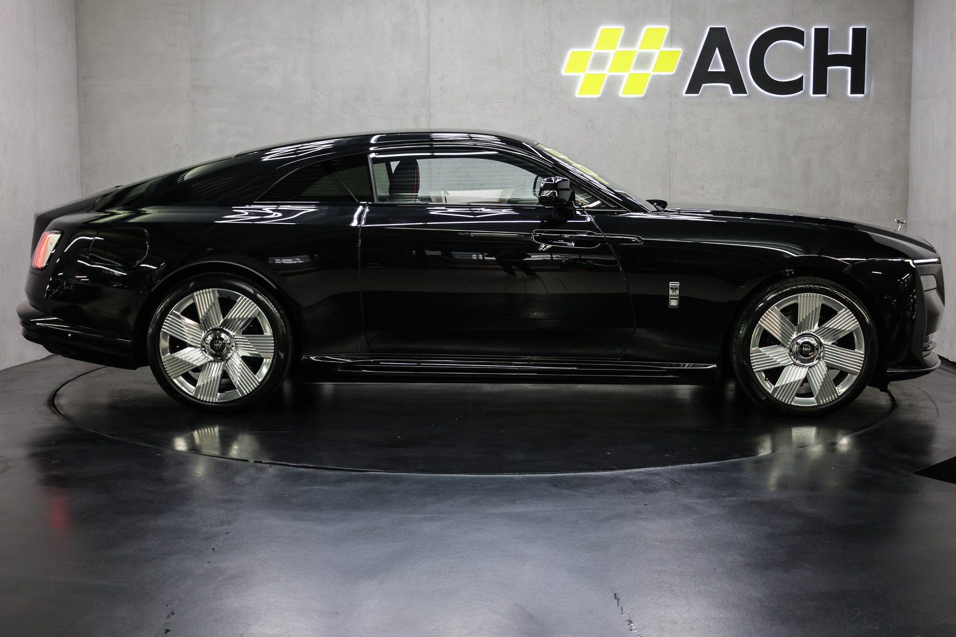 ROLLS-ROYCE Spectre-image-11