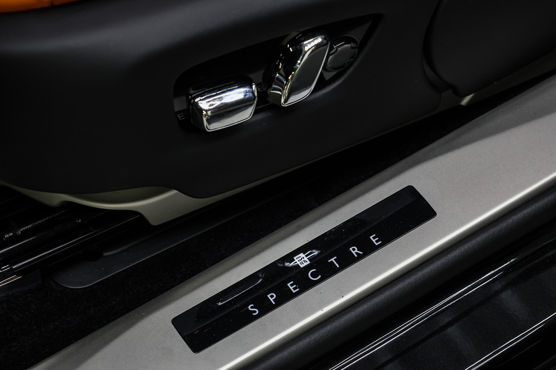 ROLLS-ROYCE Spectre-image-25