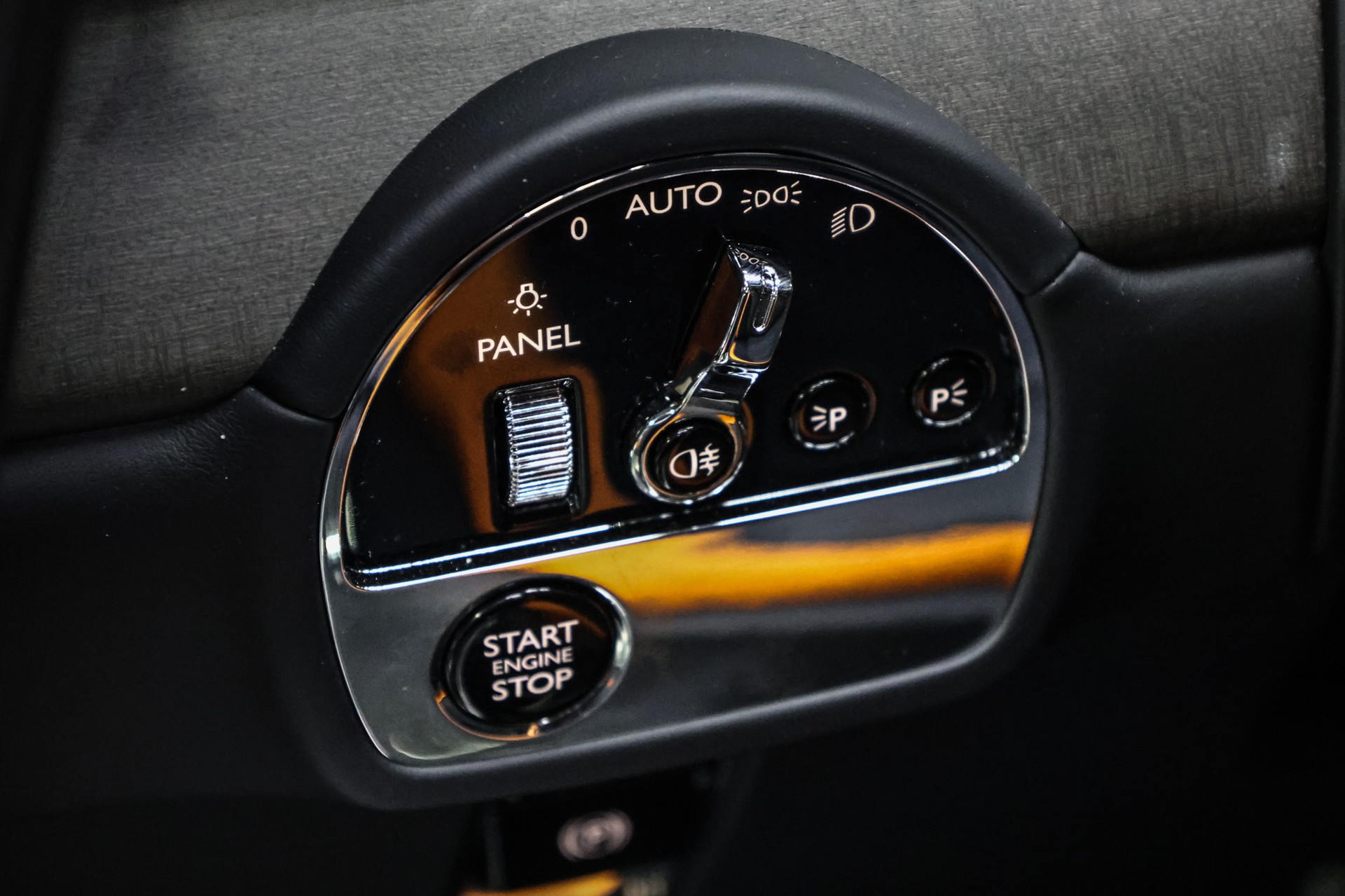 ROLLS-ROYCE Spectre-image-35