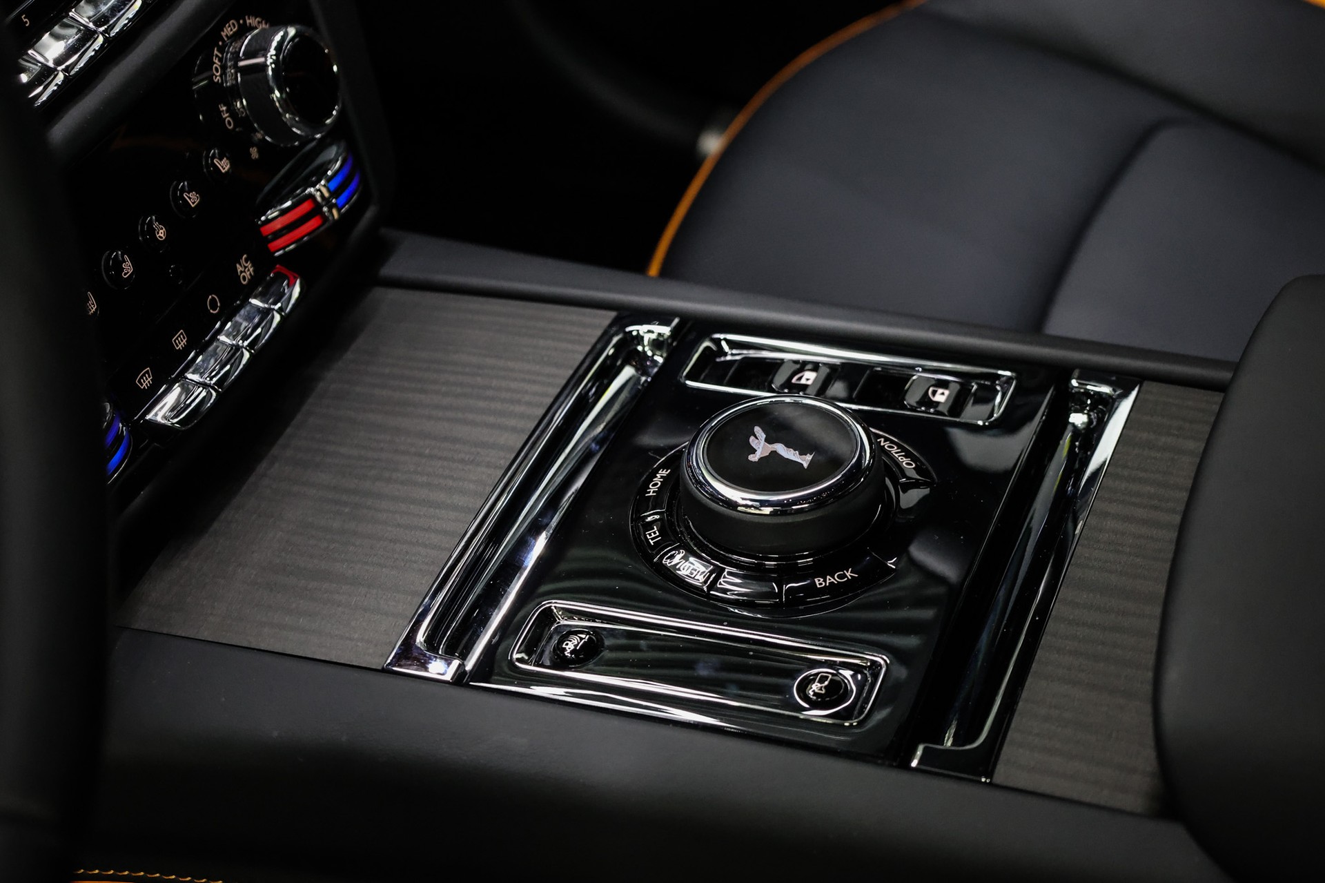 ROLLS-ROYCE Spectre-image-34
