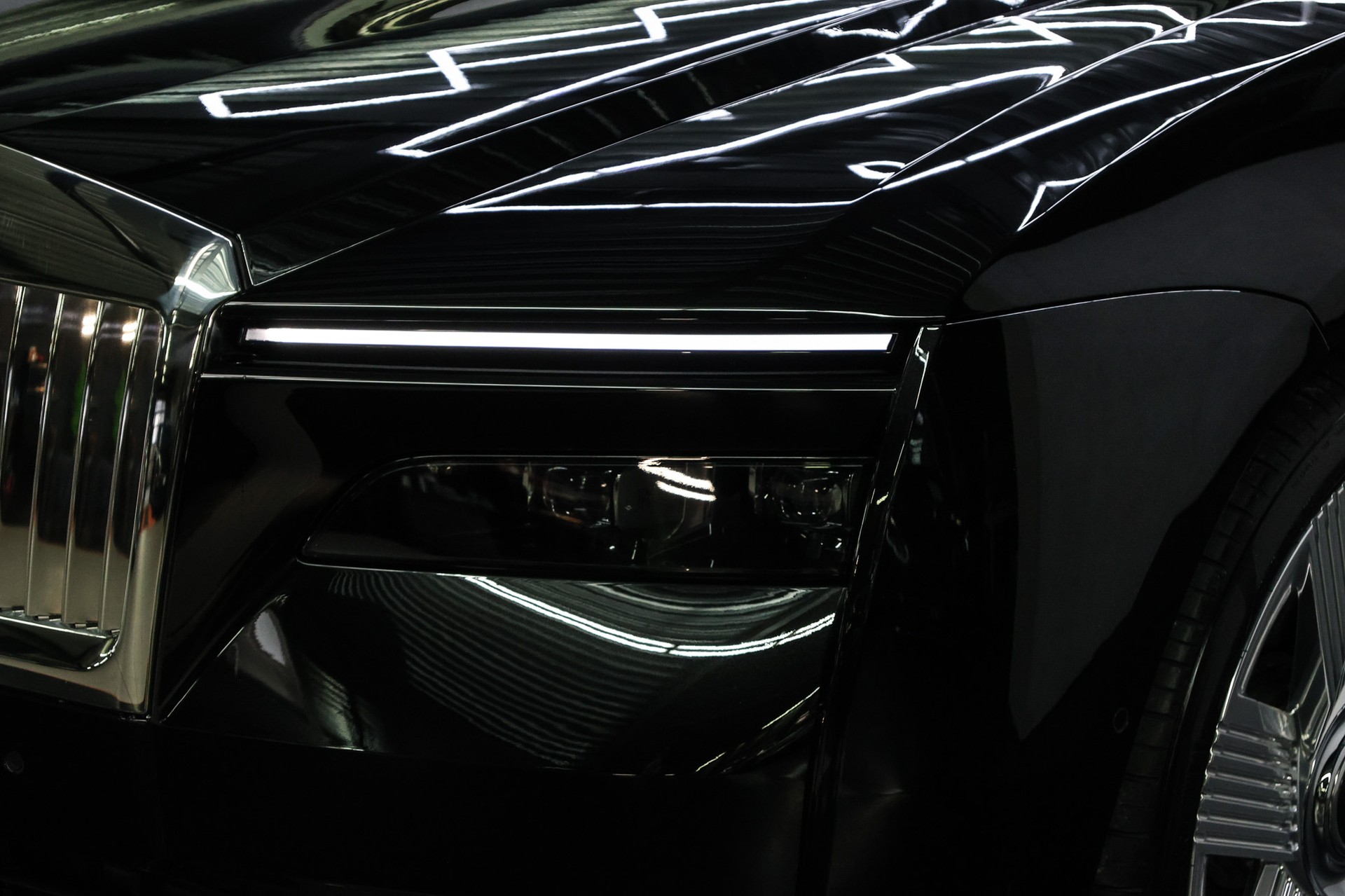 ROLLS-ROYCE Spectre-image-13