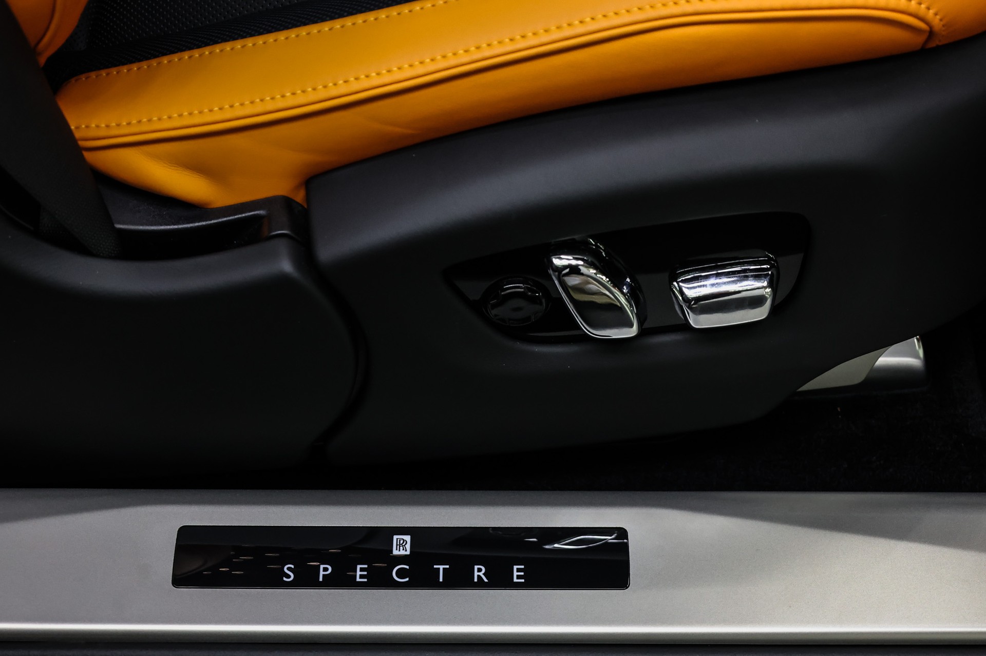 ROLLS-ROYCE Spectre-image-30