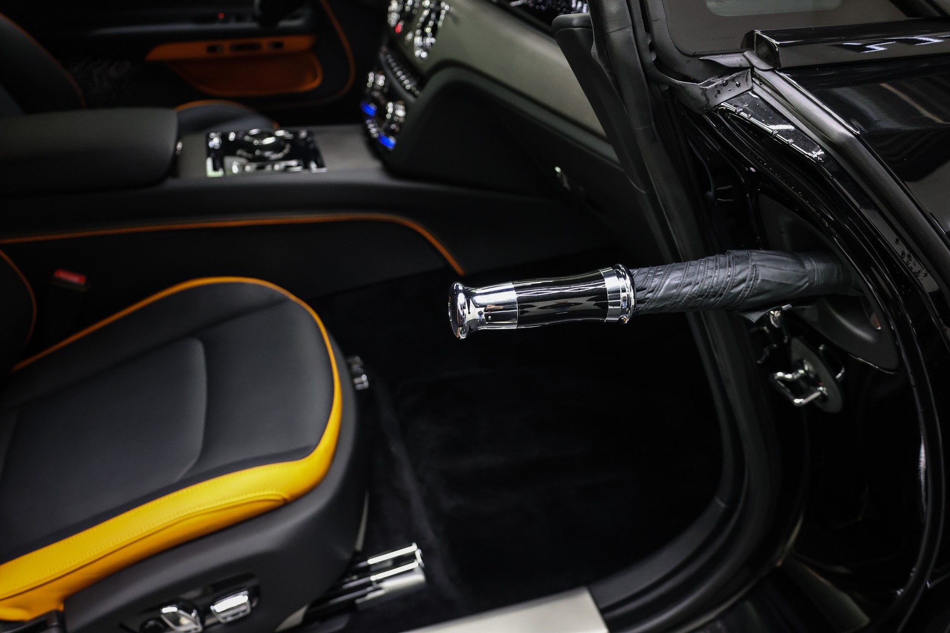 ROLLS-ROYCE Spectre-image-38