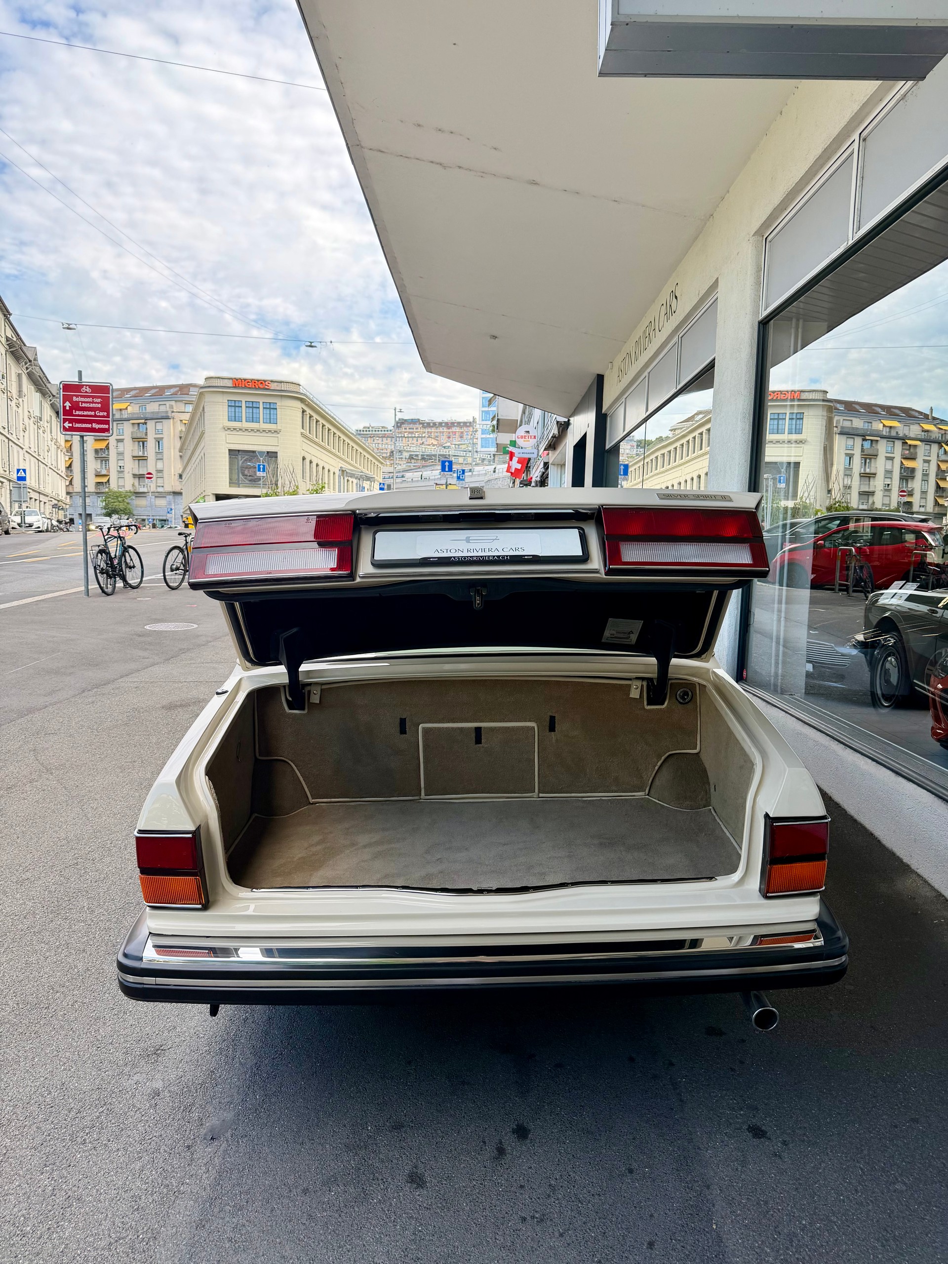 ROLLS-ROYCE Silver Spirit II-image-9