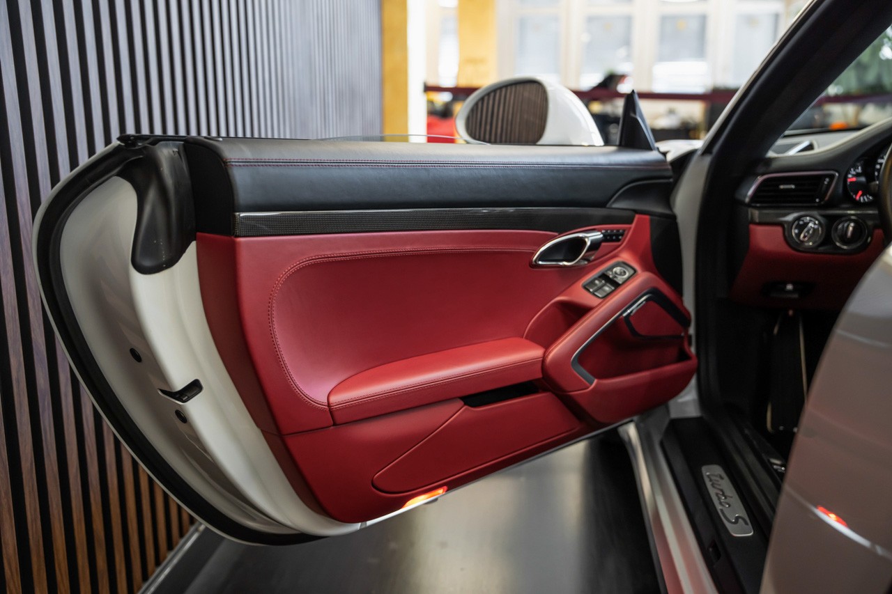PORSCHE 911 Turbo S PDK-image-28