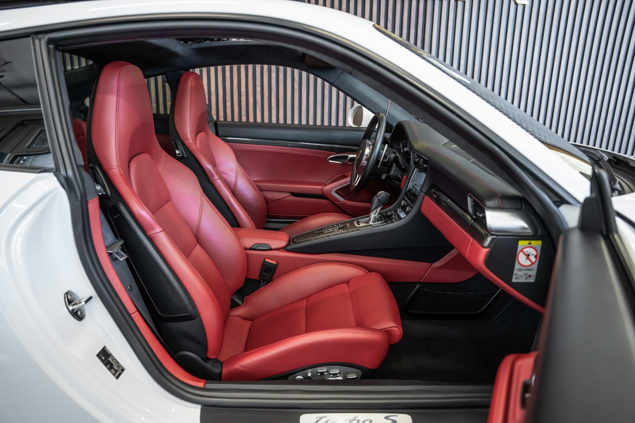 PORSCHE 911 Turbo S PDK-image-17