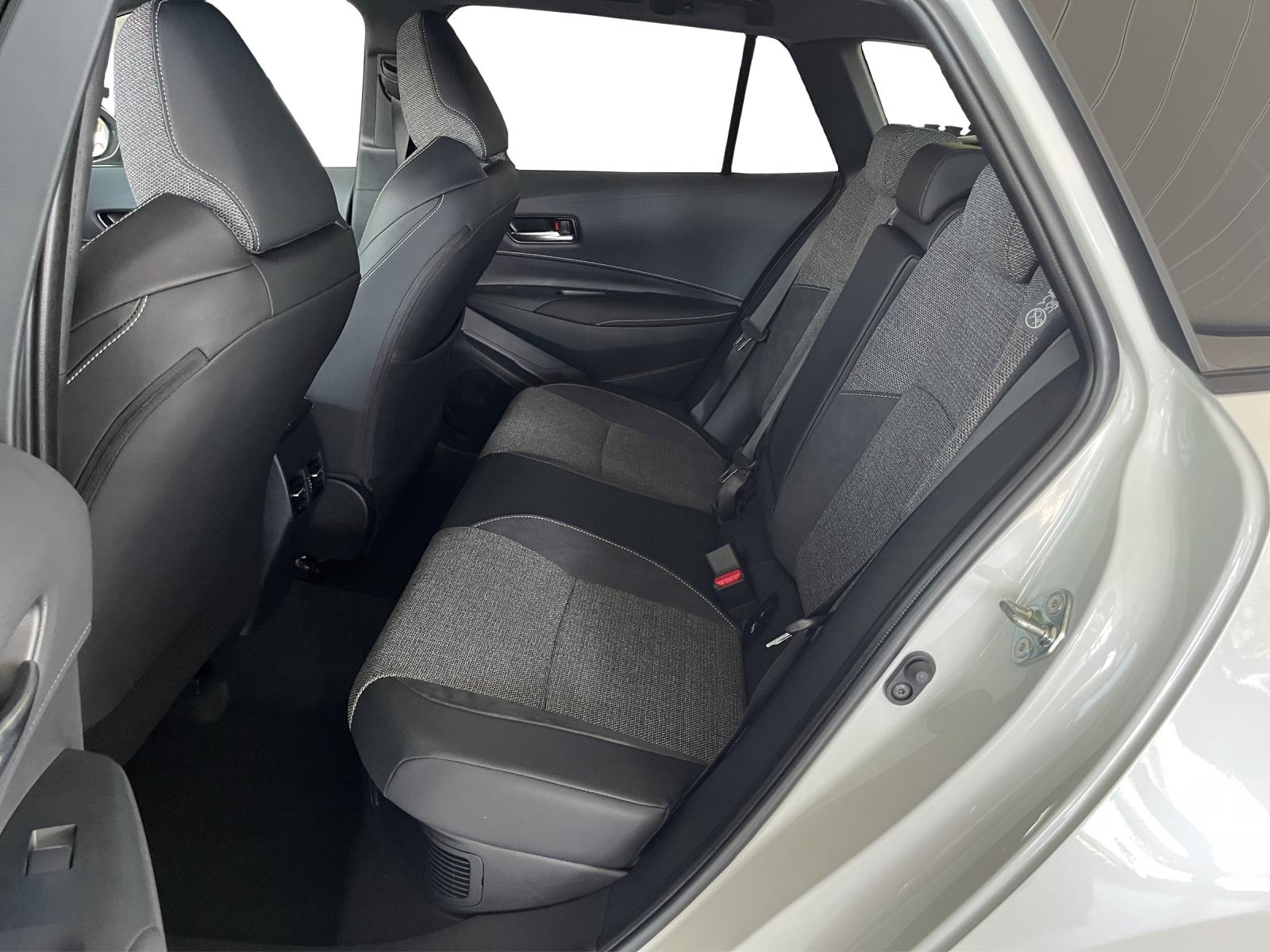 TOYOTA Corolla Touring Sports 2.0 HSD Swiss Edition-image-11