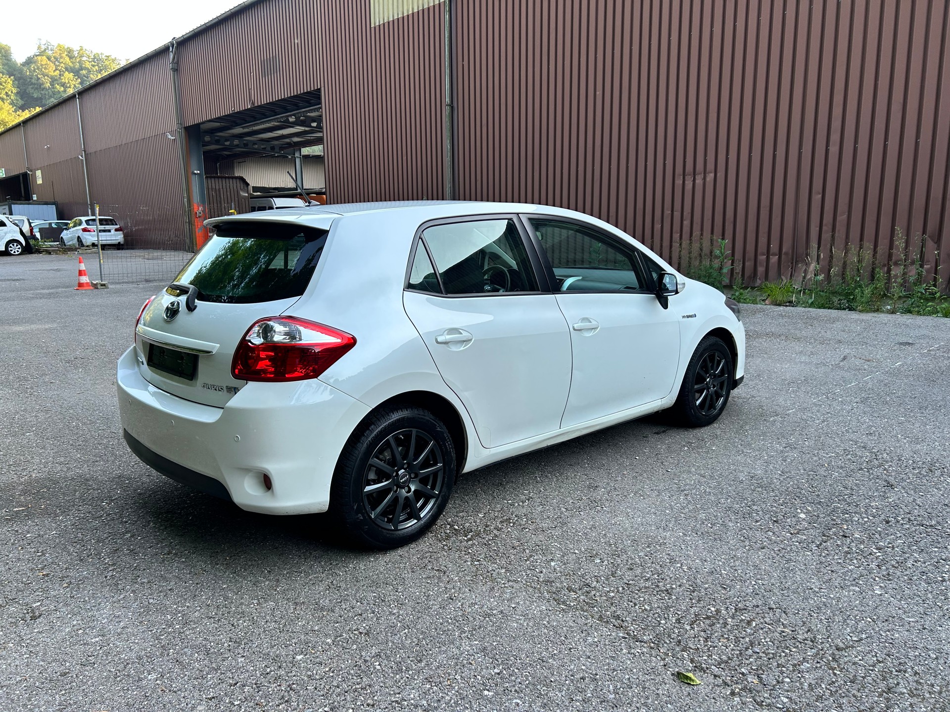 TOYOTA Auris 1.8 16V HSD Linea Luna-image-4