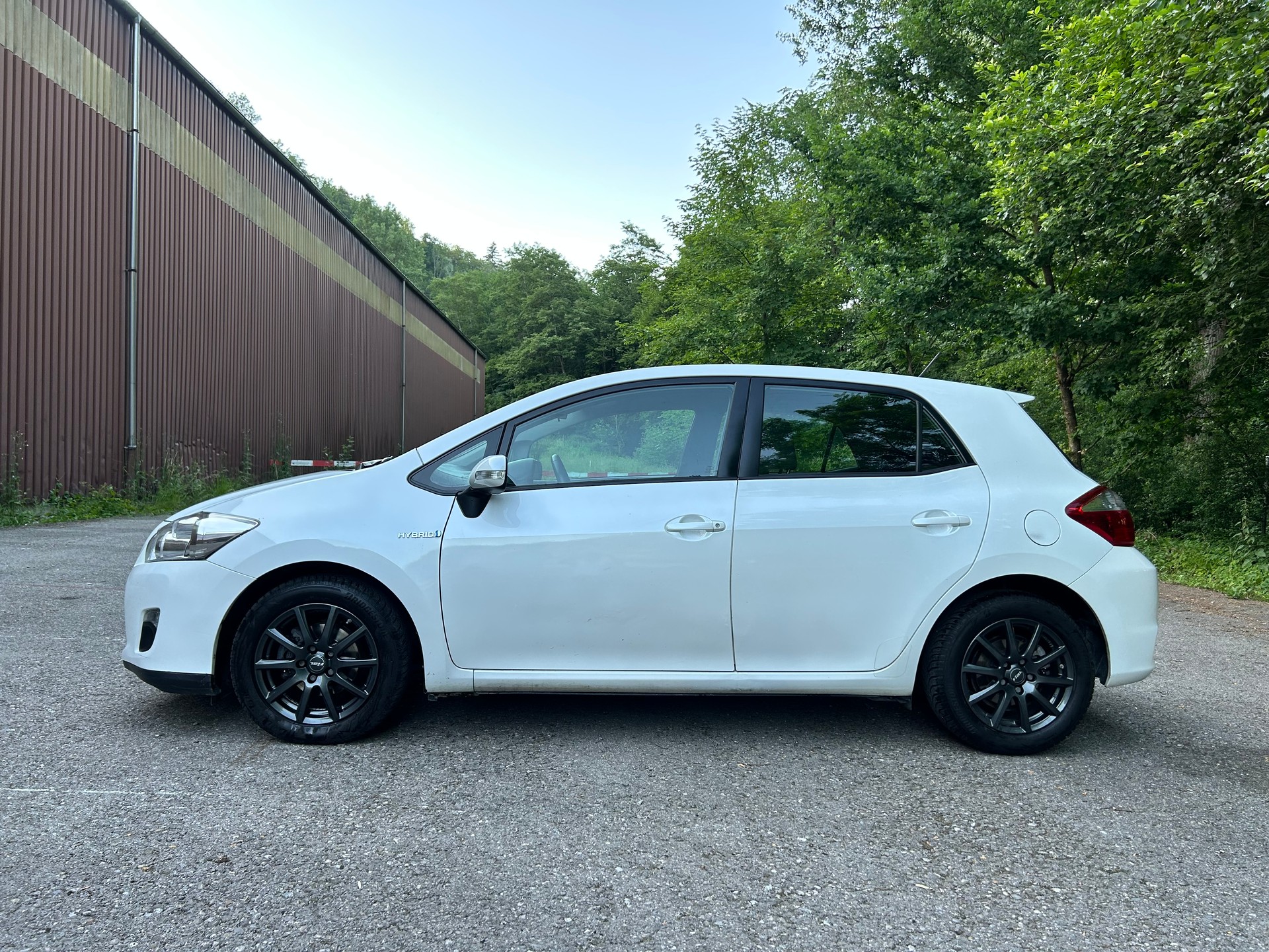 TOYOTA Auris 1.8 16V HSD Linea Luna-image-1