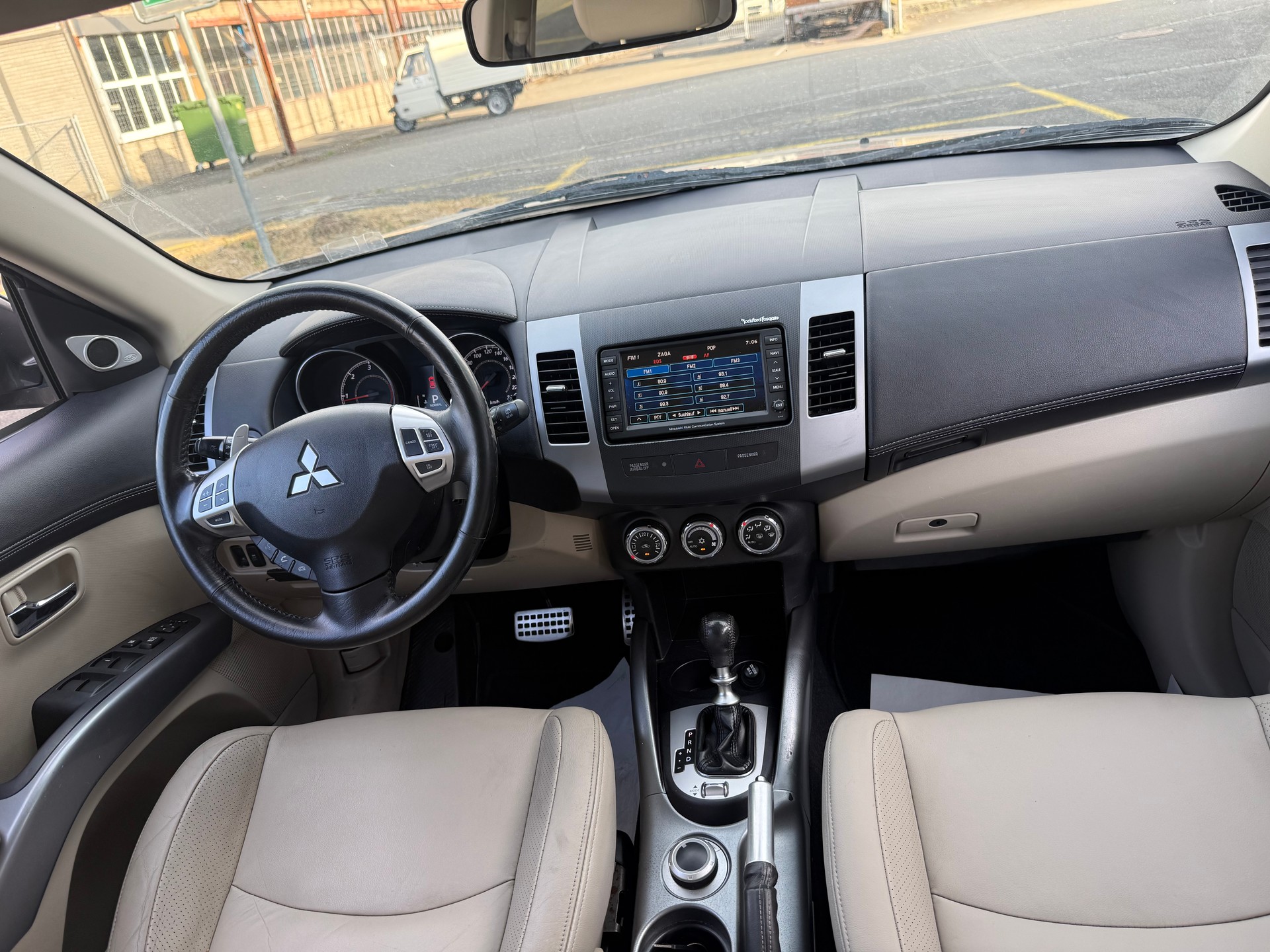 MITSUBISHI Outlander 2.2 DID Intense 4WD TC-SST-image-10