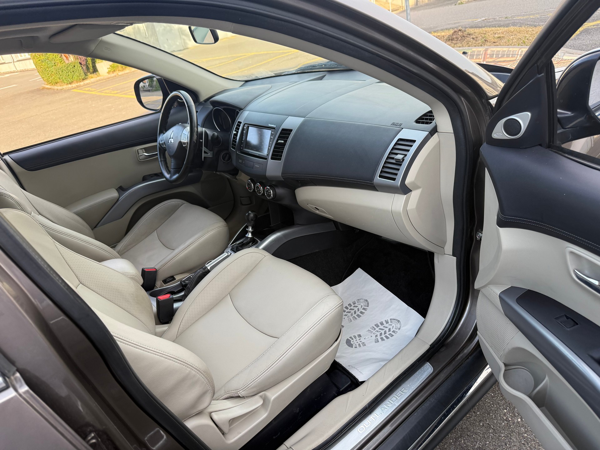 MITSUBISHI Outlander 2.2 DID Intense 4WD TC-SST-image-8