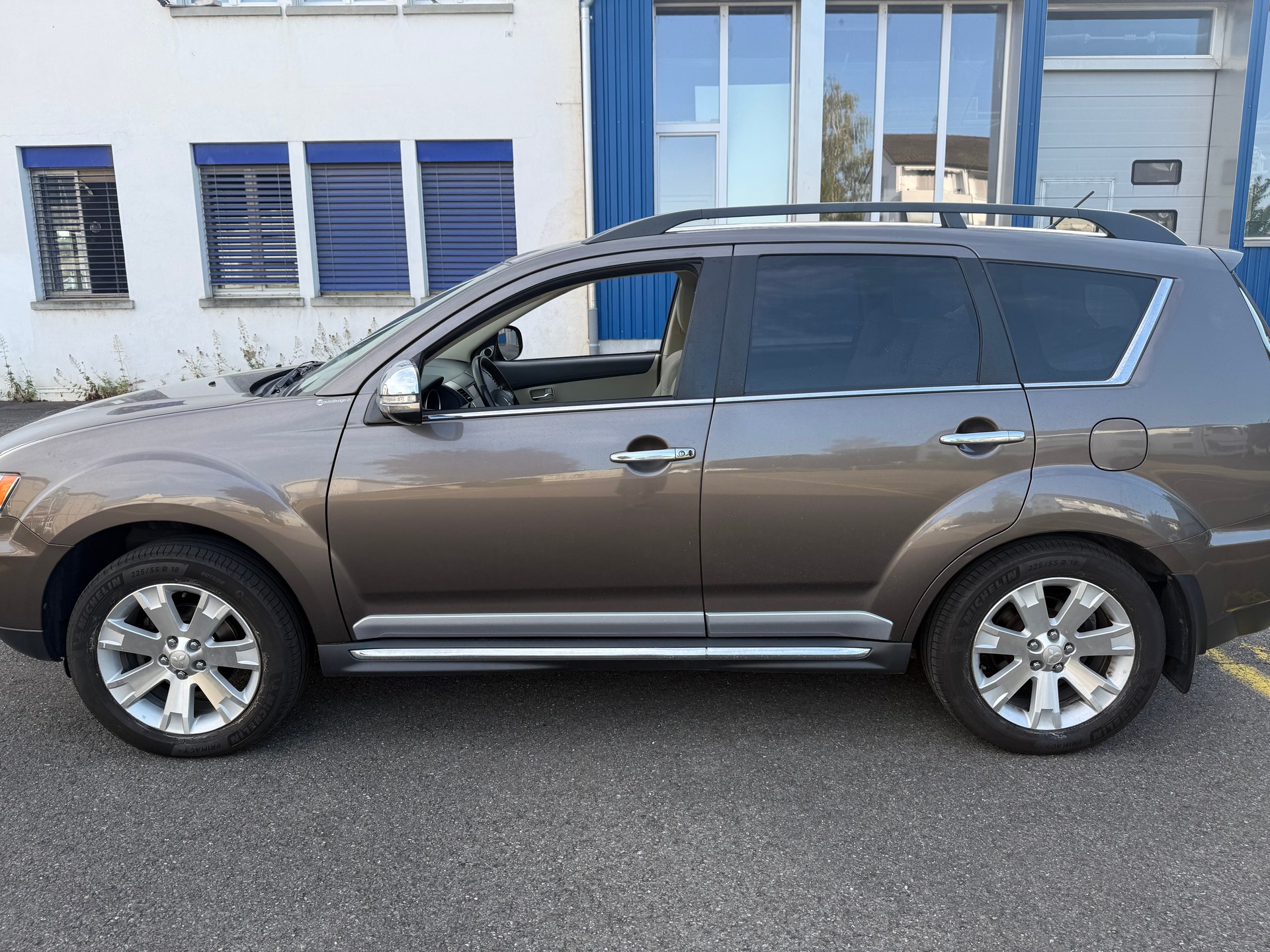 MITSUBISHI Outlander 2.2 DID Intense 4WD TC-SST-image-3