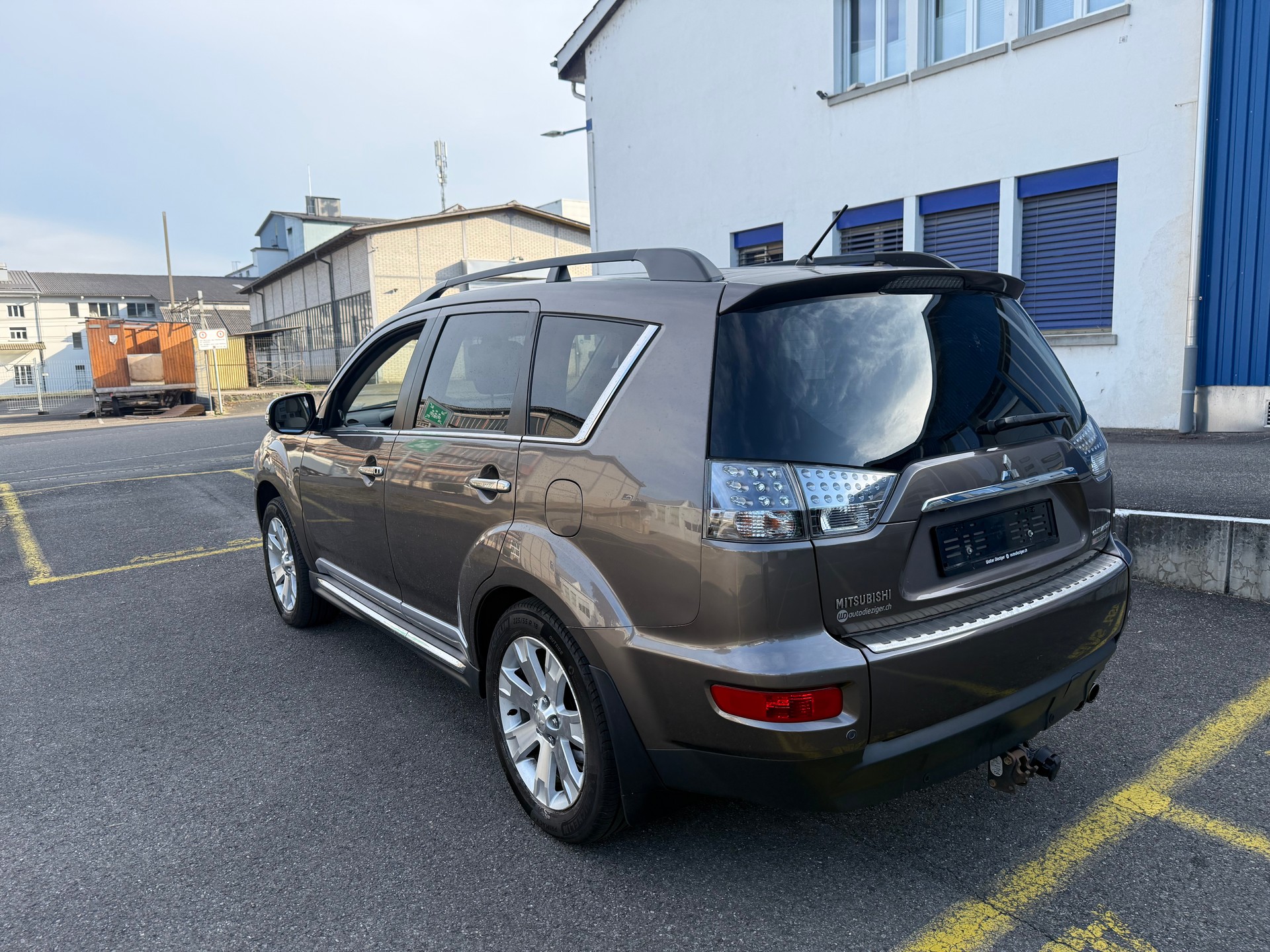 MITSUBISHI Outlander 2.2 DID Intense 4WD TC-SST-image-4