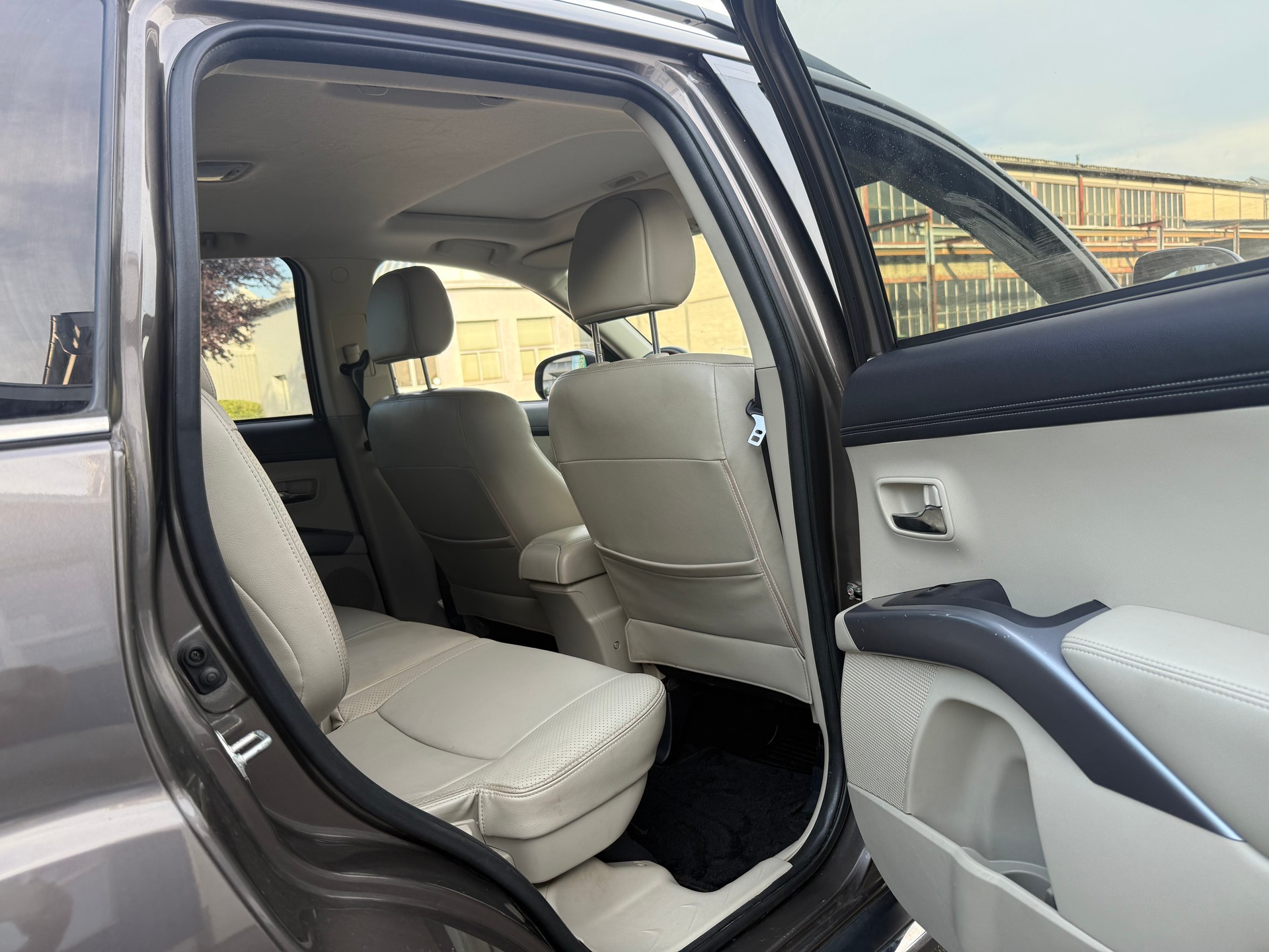 MITSUBISHI Outlander 2.2 DID Intense 4WD TC-SST-image-11